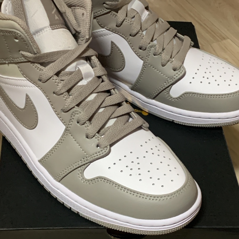 Jordan 1 Mid College Grey 착용 스타일