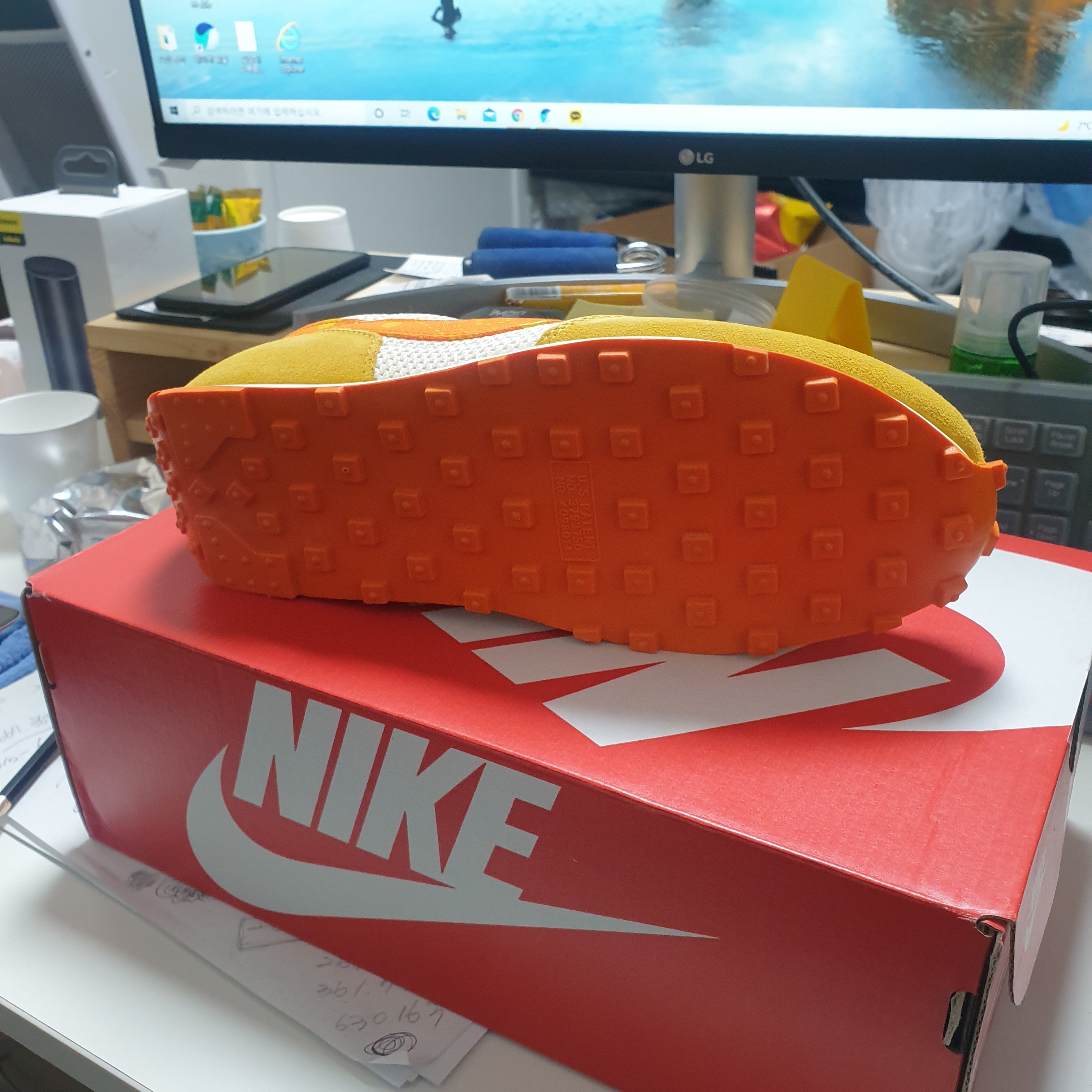 (W) Nike Daybreak Magma Orange 착용 스타일 - 2