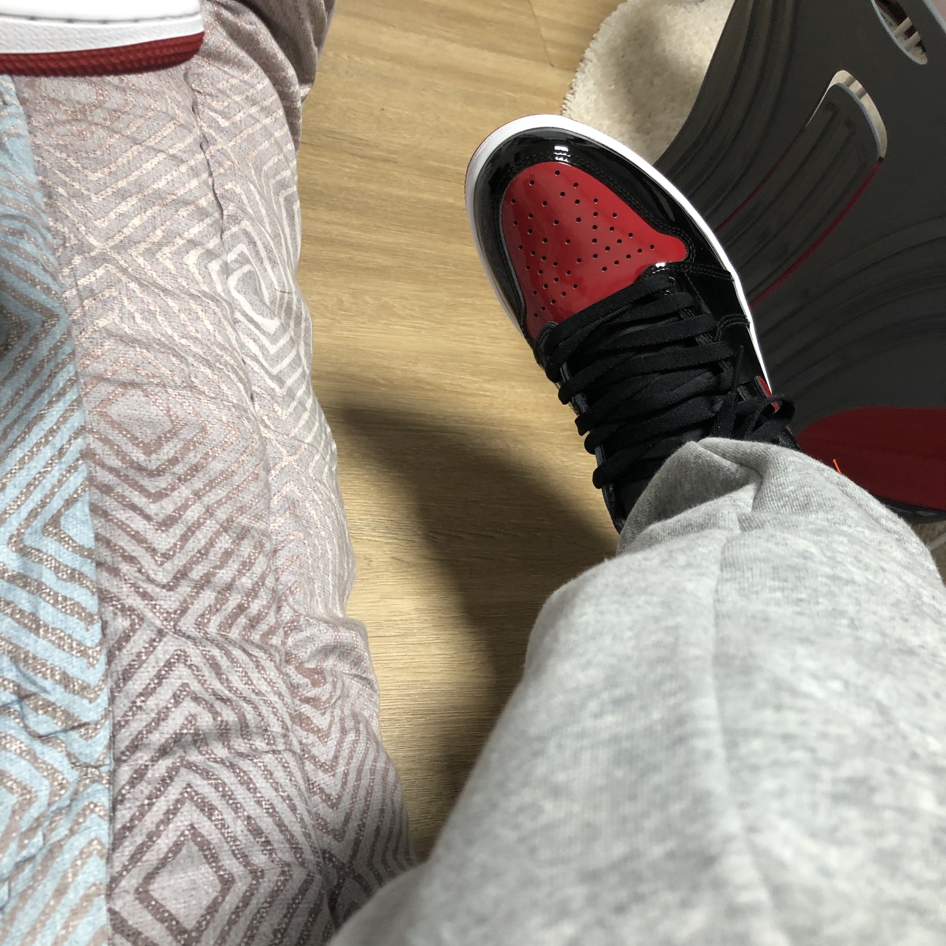 Jordan 1 Retro High OG Patent Bred 착용 스타일 - 2