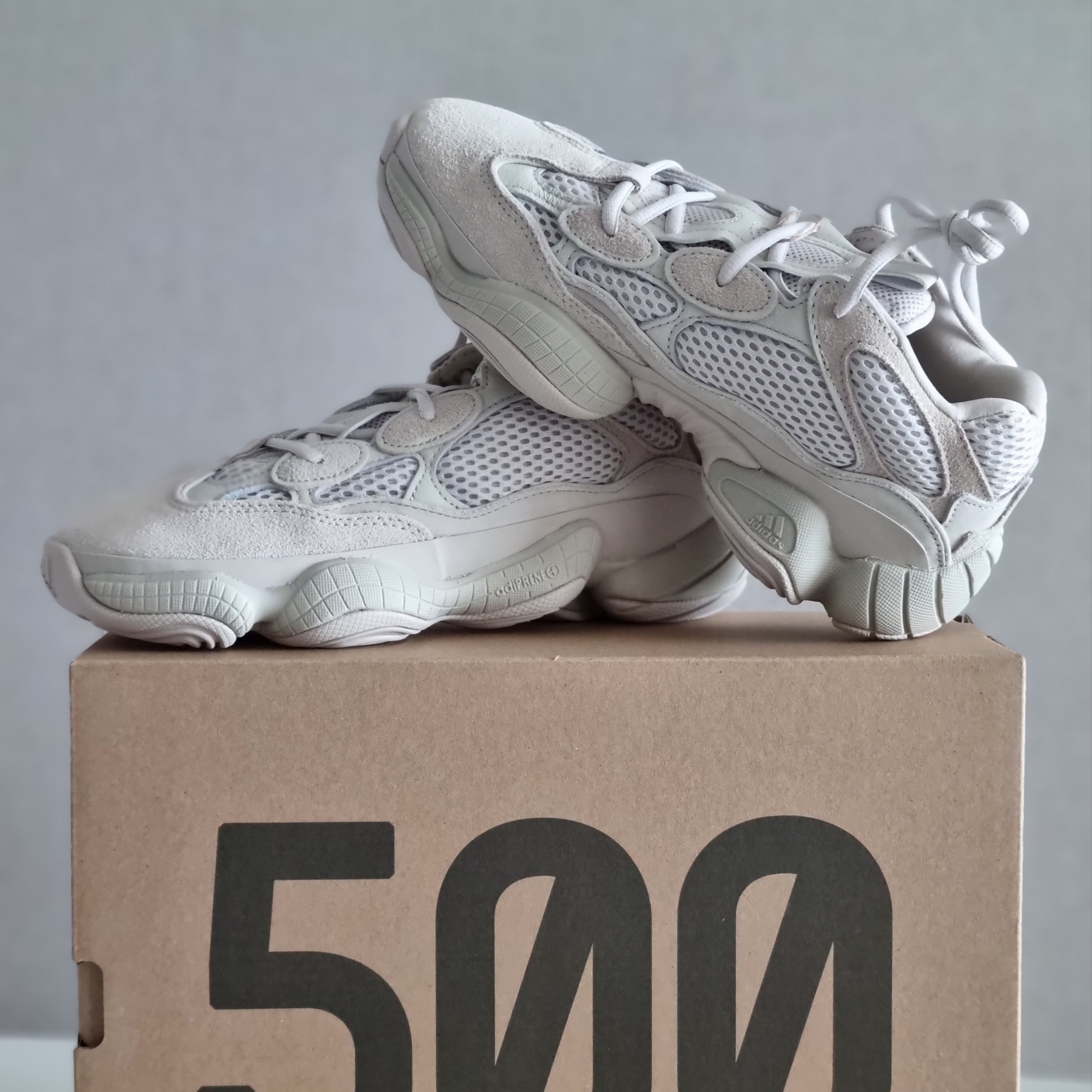 Adidas Yeezy 500 Blush 2022 착용 스타일