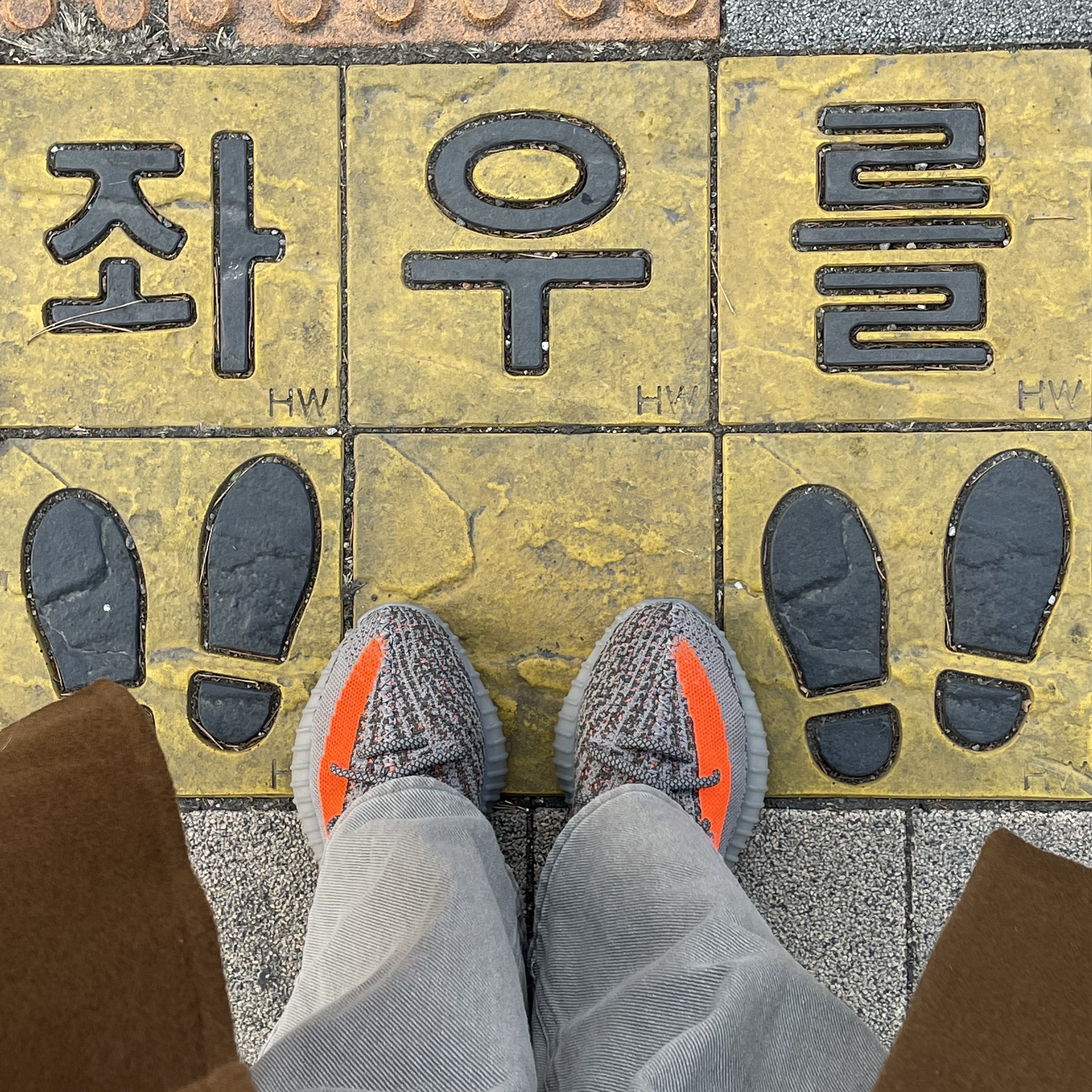 Adidas Yeezy Boost 350 V2 Beluga - Reflective 착용 스타일