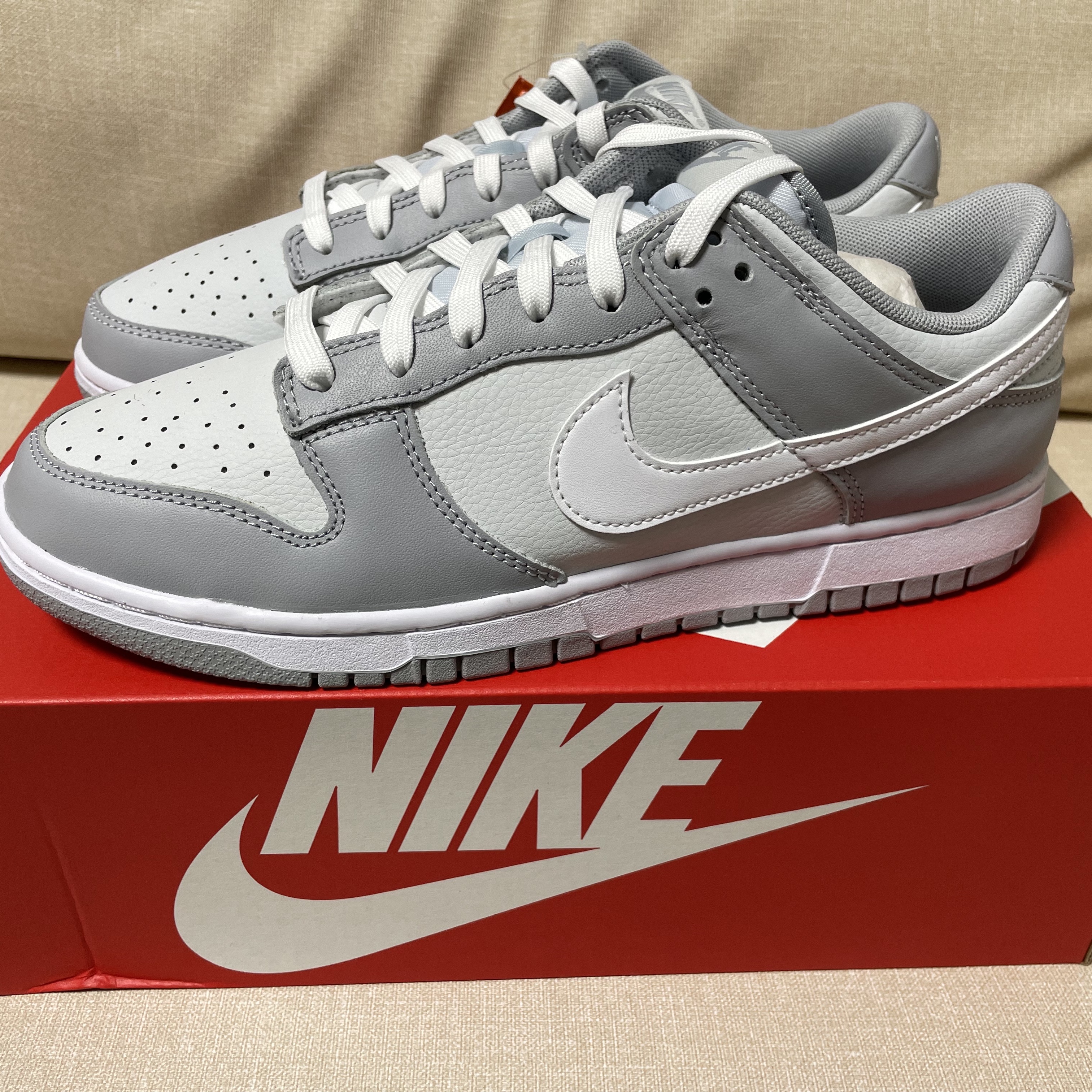 Nike Dunk Low Retro Wolf Grey 착용 스타일 - 2