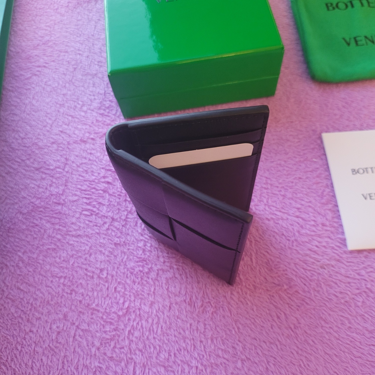 Bottega Veneta Flap Card Case Black 착용 스타일 - 3