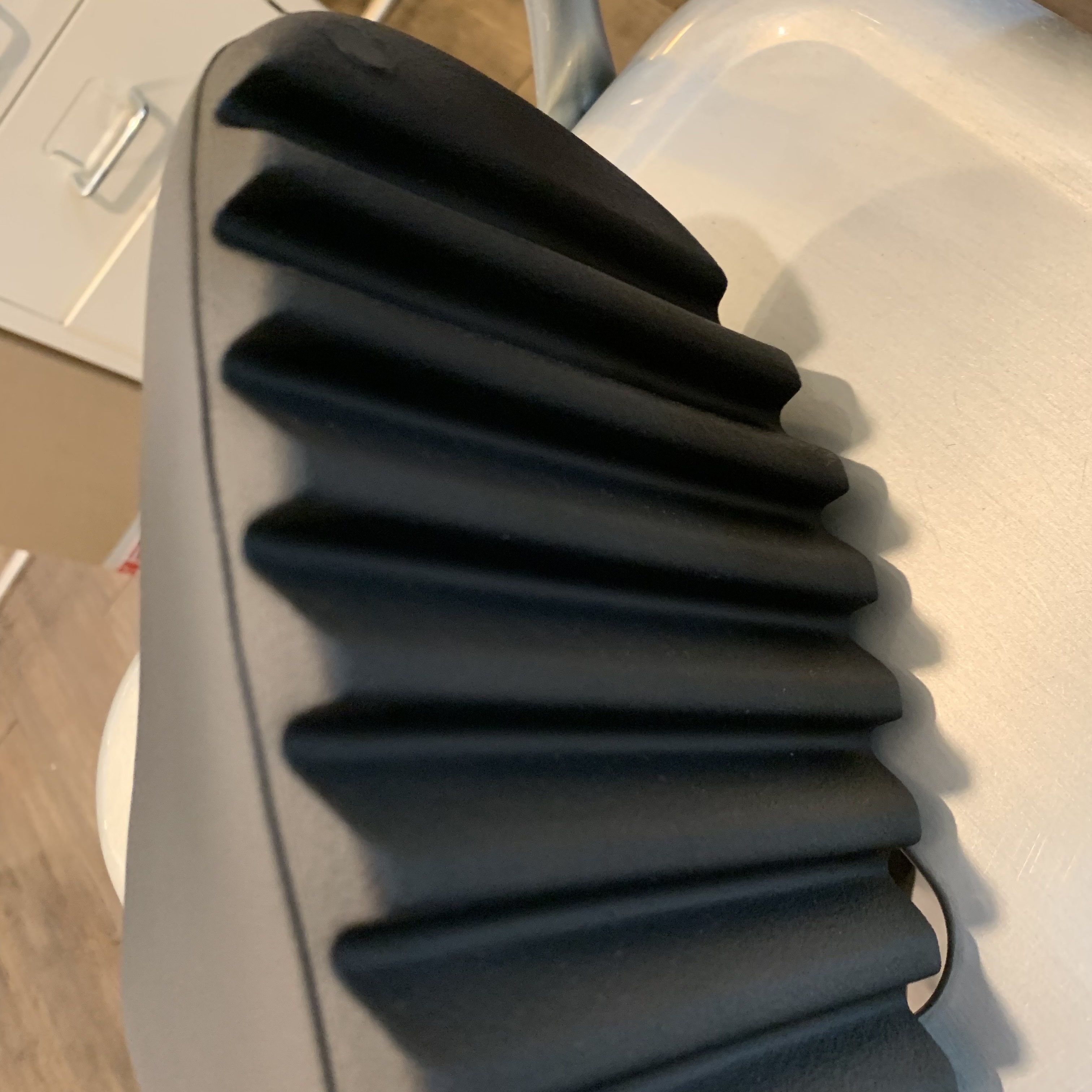 Adidas Yeezy Slide Onyx 착용 스타일 - 3