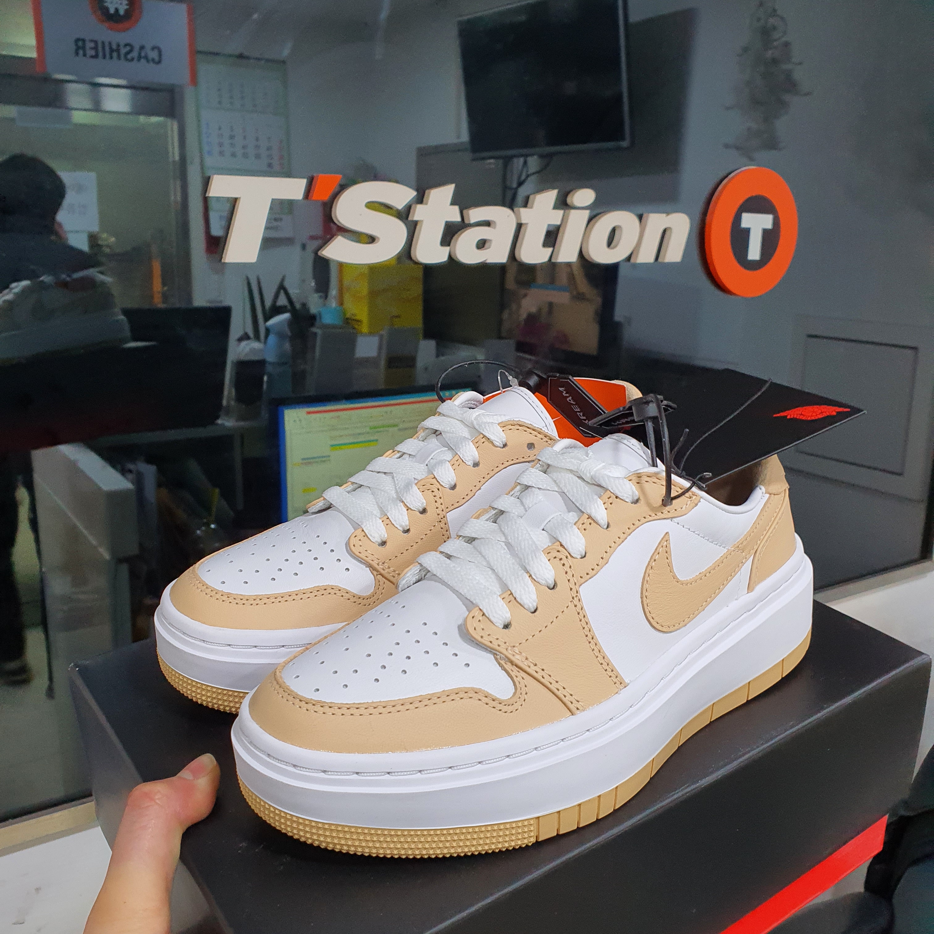 (W) Jordan 1 Elevate Low White Onyx 착용 스타일 - 2
