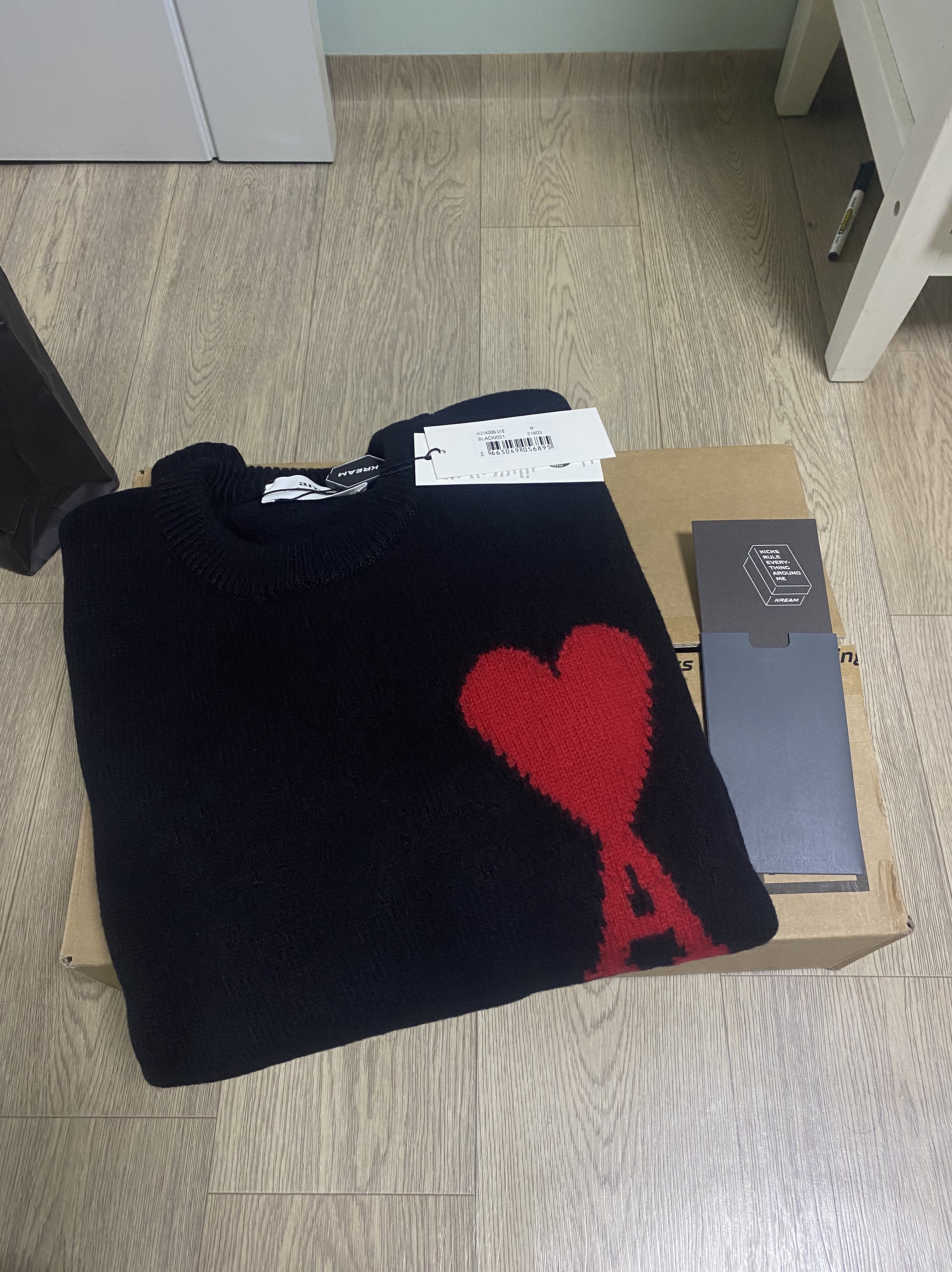 AMI de Coeur Oversize Intarsia Sweater Black - 21FW 착용 스타일 - 3
