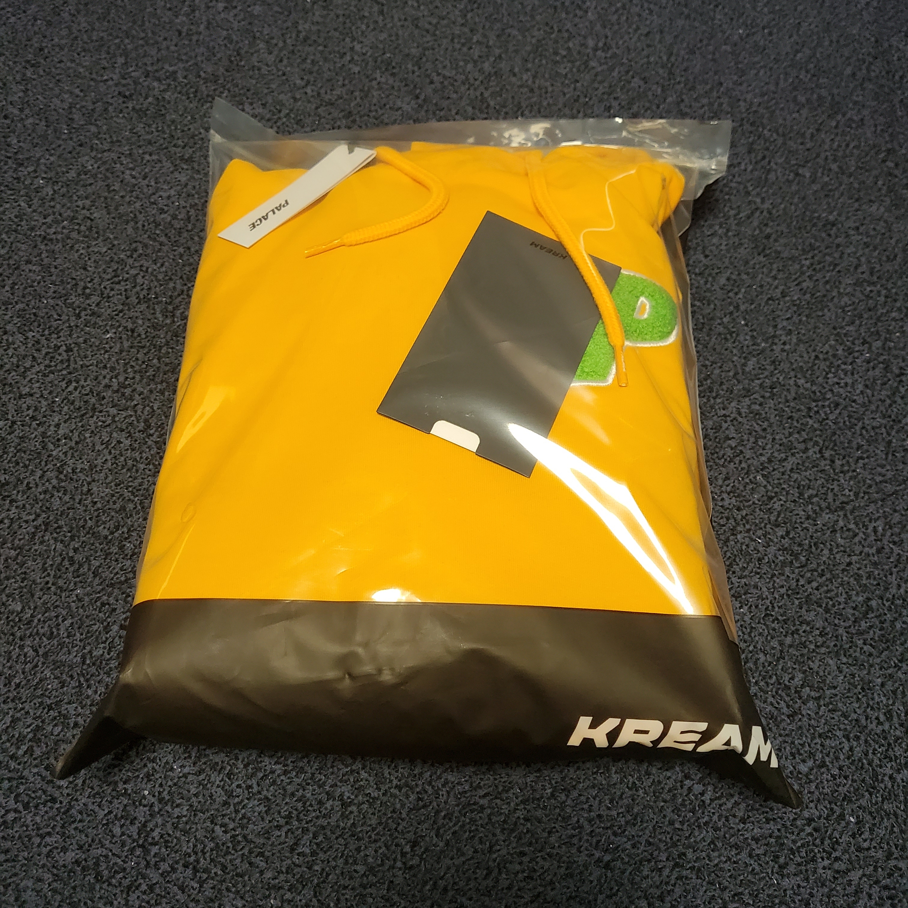 Palace Tri-Chenille Hood Yellow - 21FW 착용 스타일