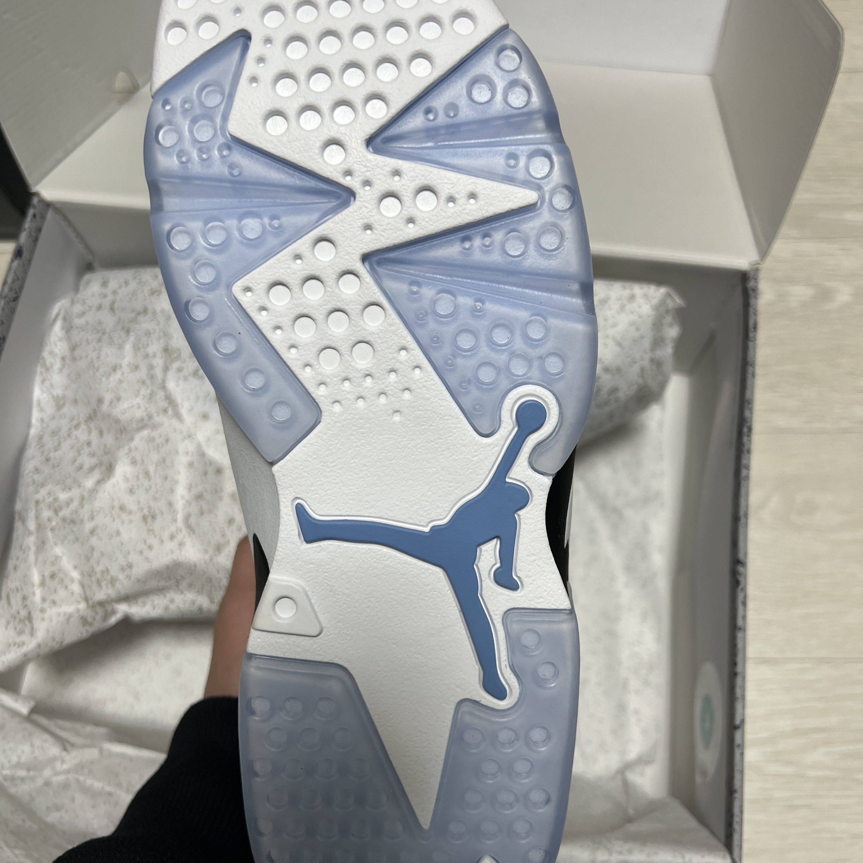 Jordan 6 Retro University Blue 착용 스타일 - 3
