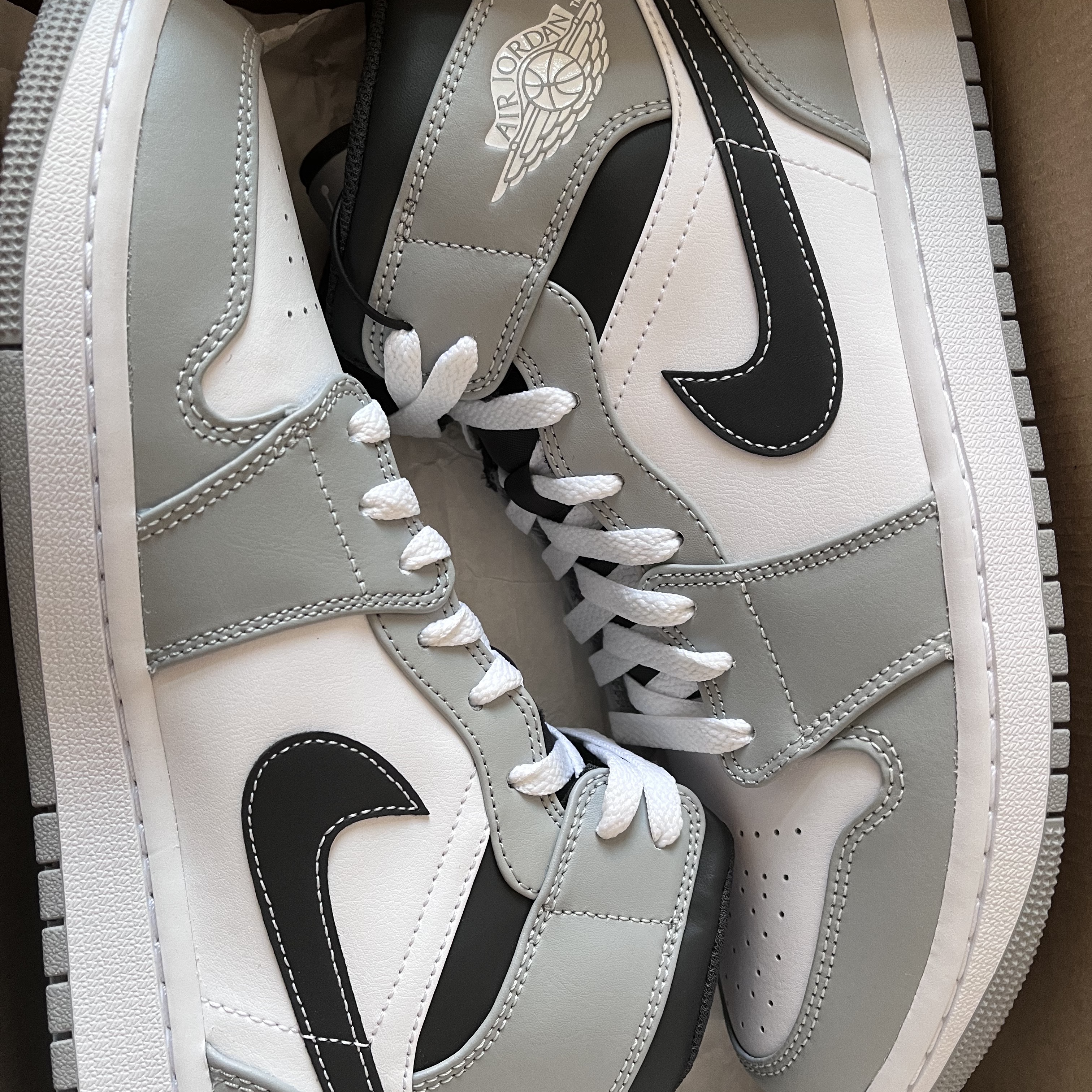 Jordan 1 Mid Light Smoke Grey Anthracite 착용 스타일