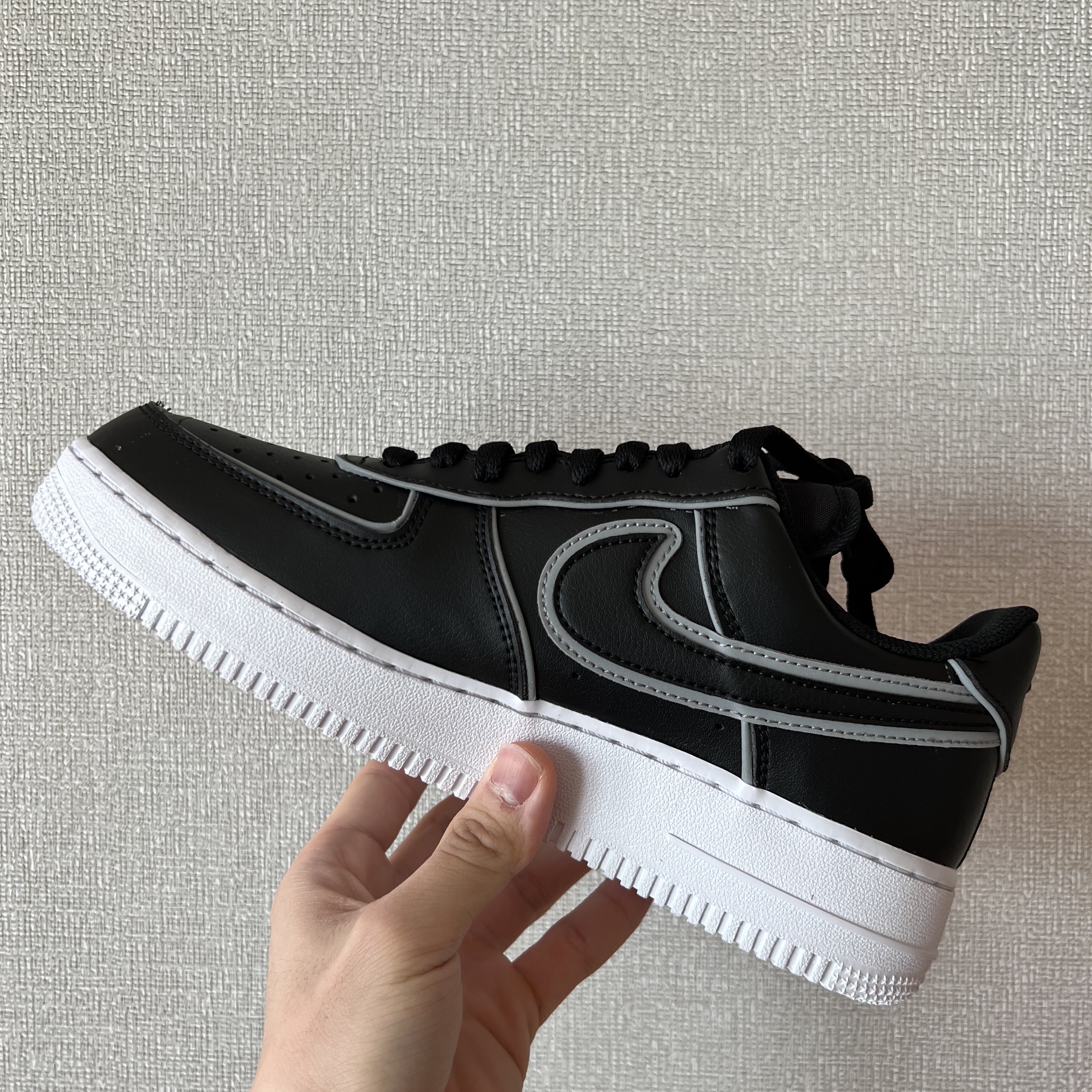Nike Air Force 1 '07 LV8 Black White 착용 스타일