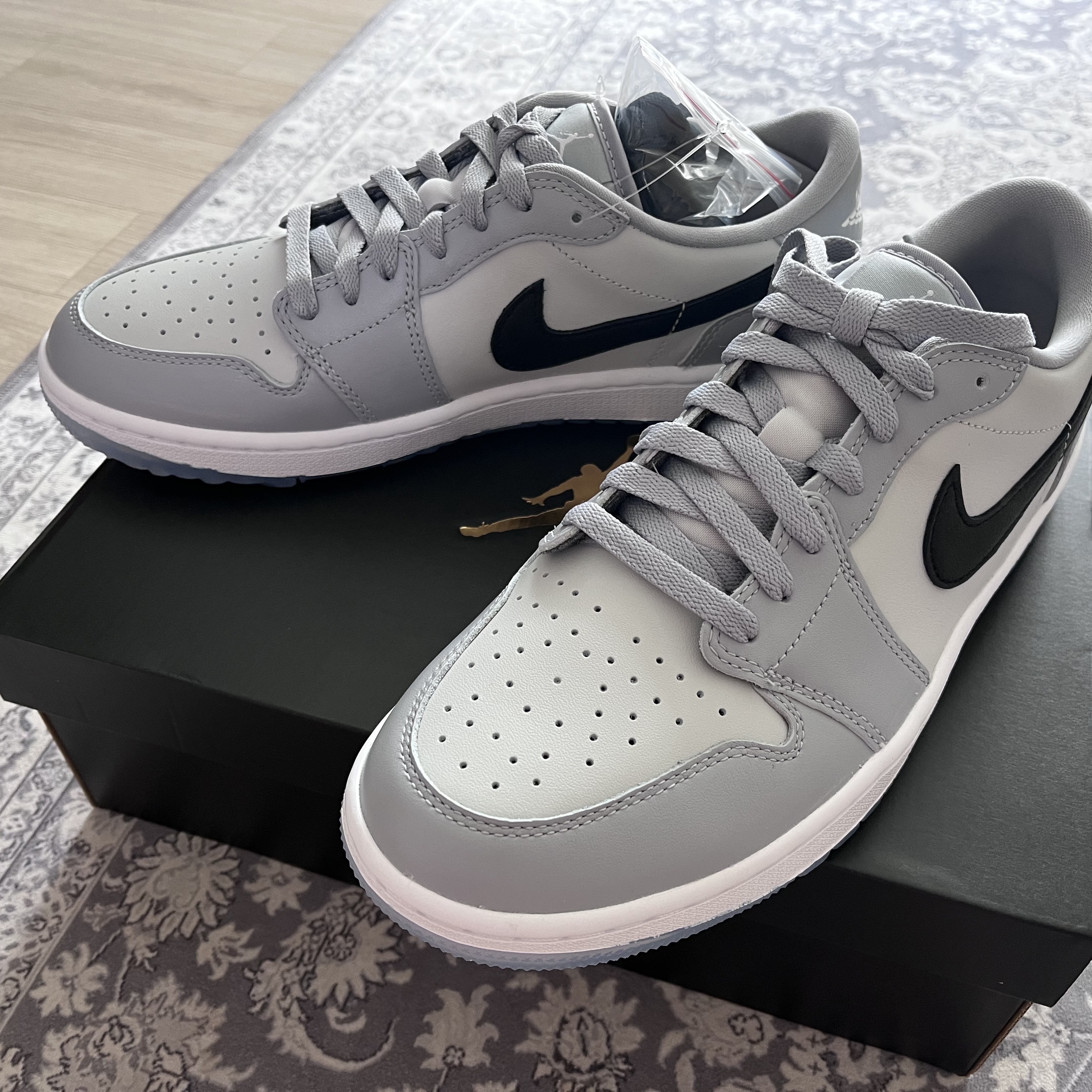 Jordan 1 Low Golf Wolf Grey 착용 스타일
