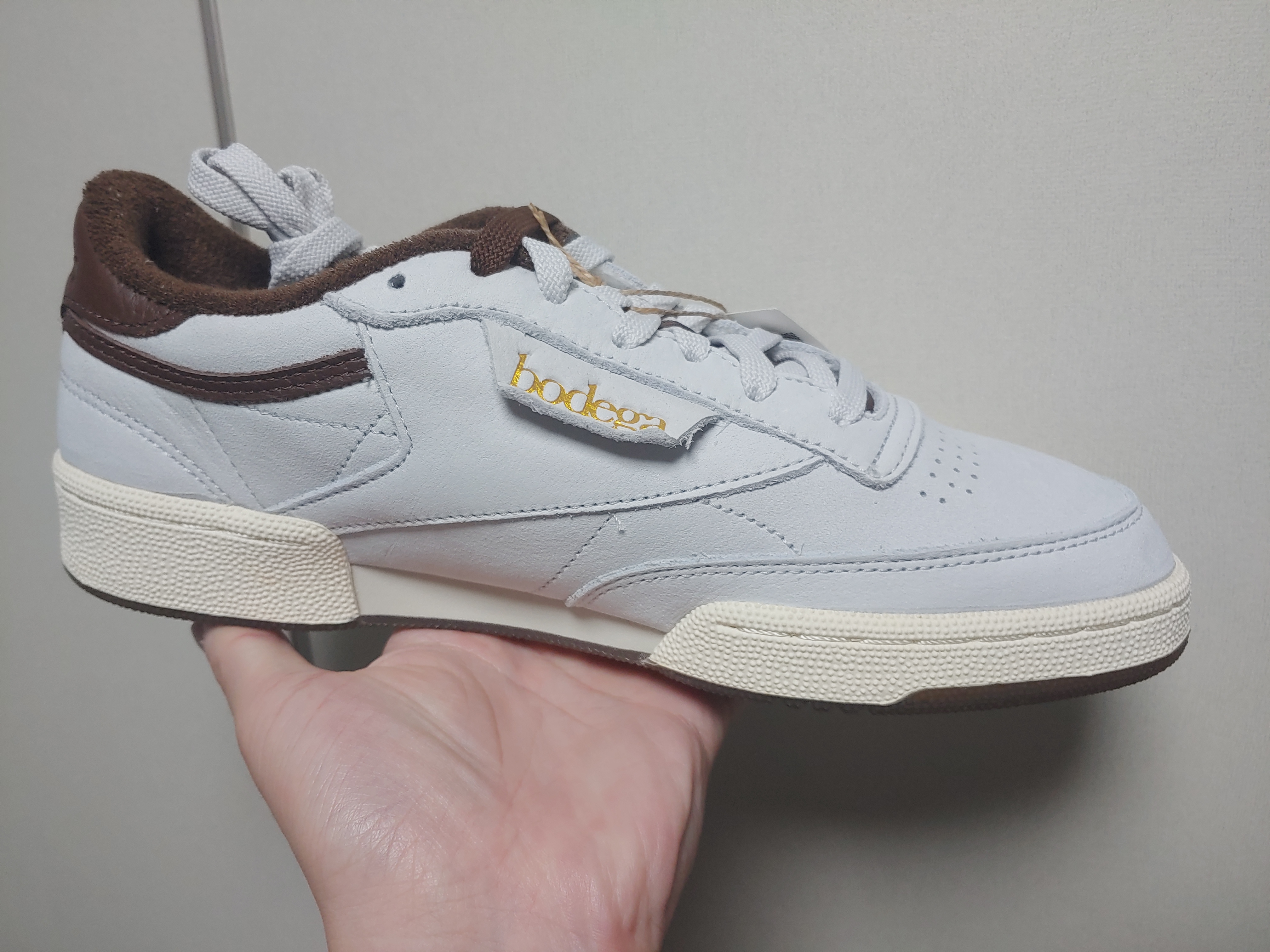 Reebok x Bodega Club C Pure Grey Brush Brown 착용 스타일 - 2
