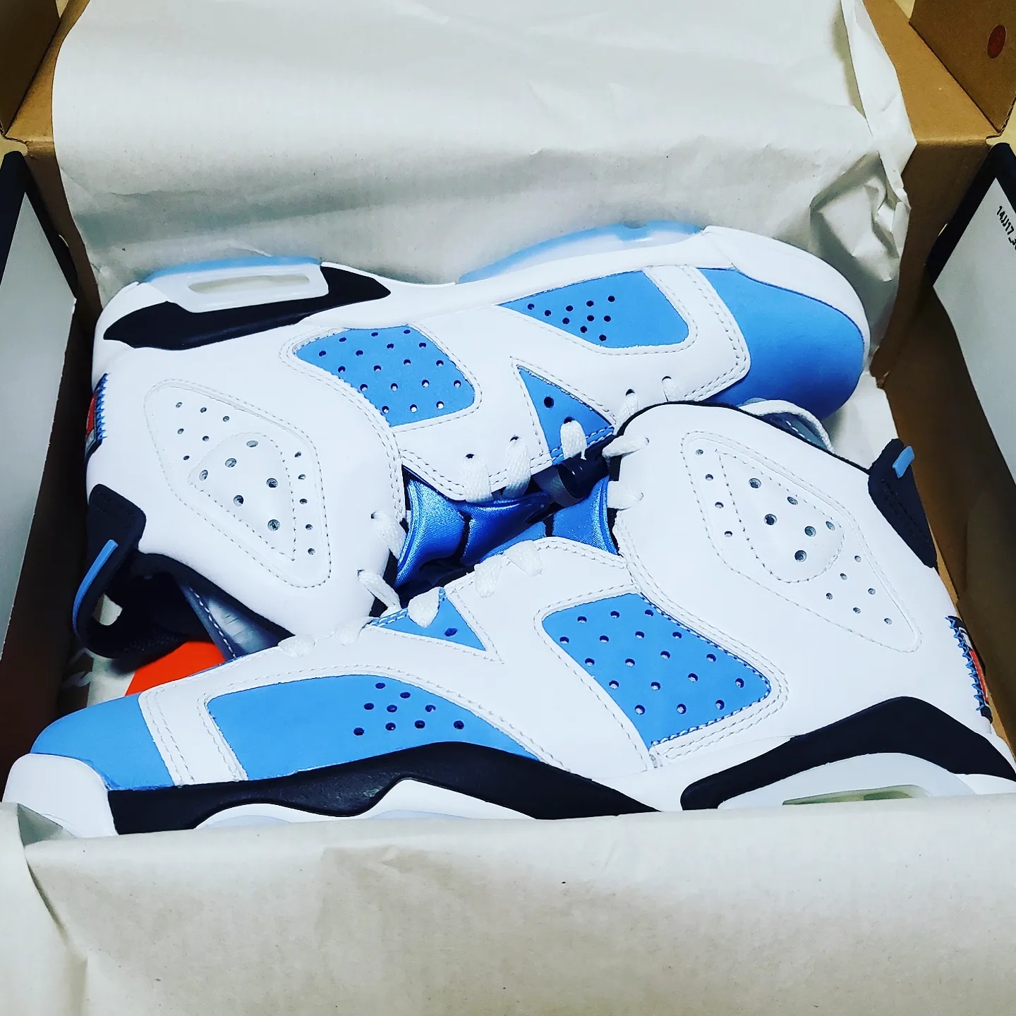 (GS) Jordan 6 Retro University Blue 착용 스타일 - 2