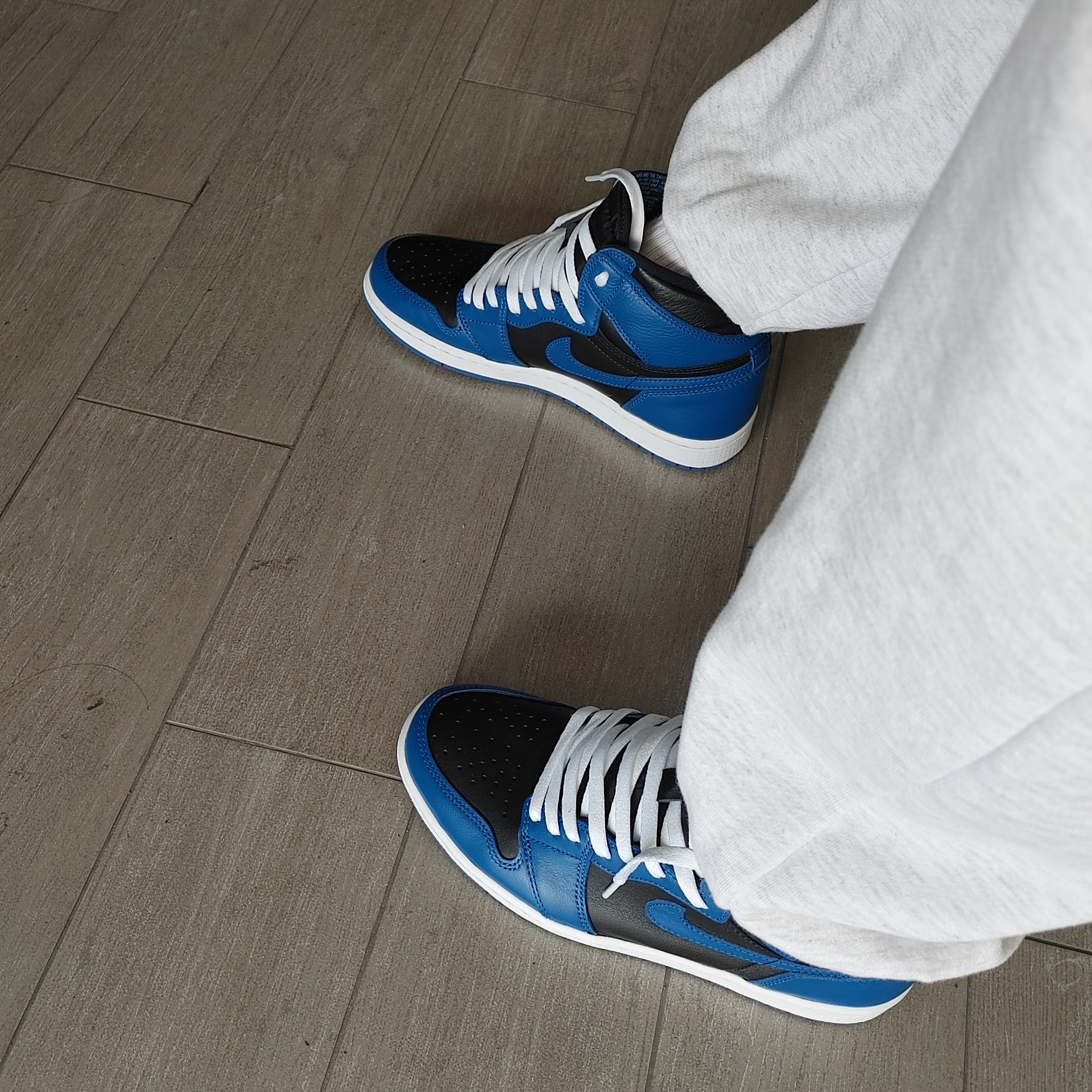 Jordan 1 Retro High OG Dark Marina Blue 착용 스타일 - 2