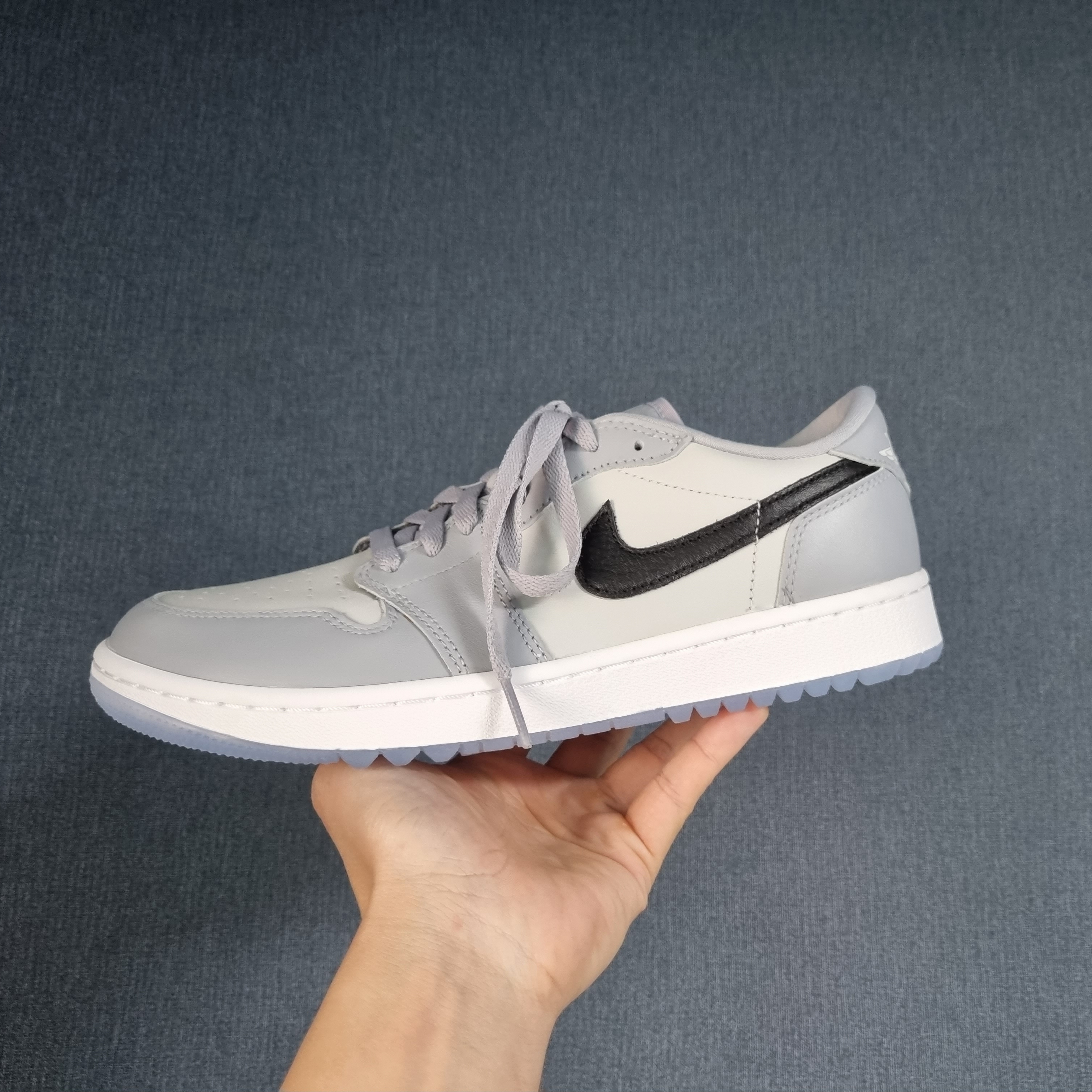 Jordan 1 Low Golf Wolf Grey 착용 스타일 - 3
