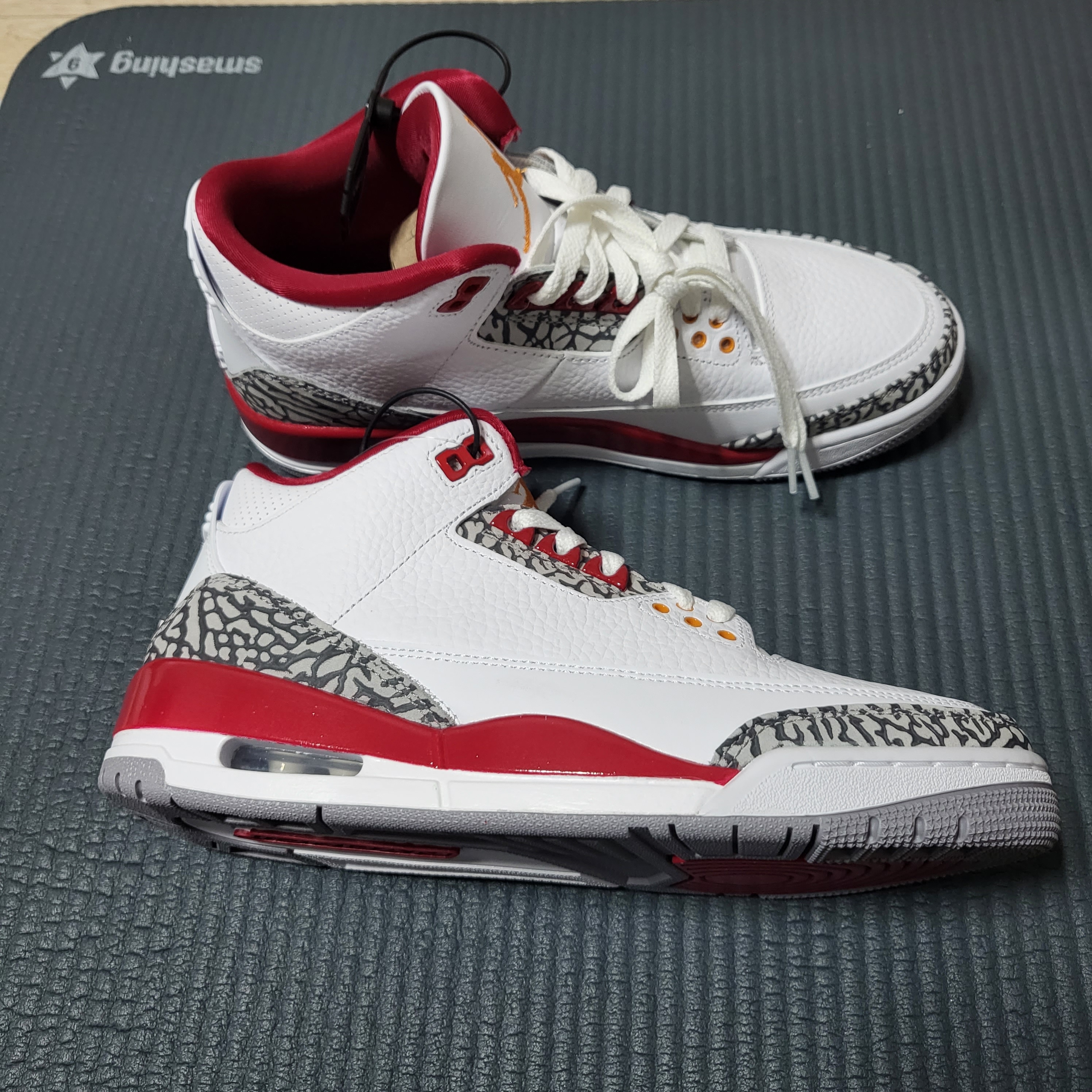 Jordan 3 Retro Cardinal Red 착용 스타일 - 1