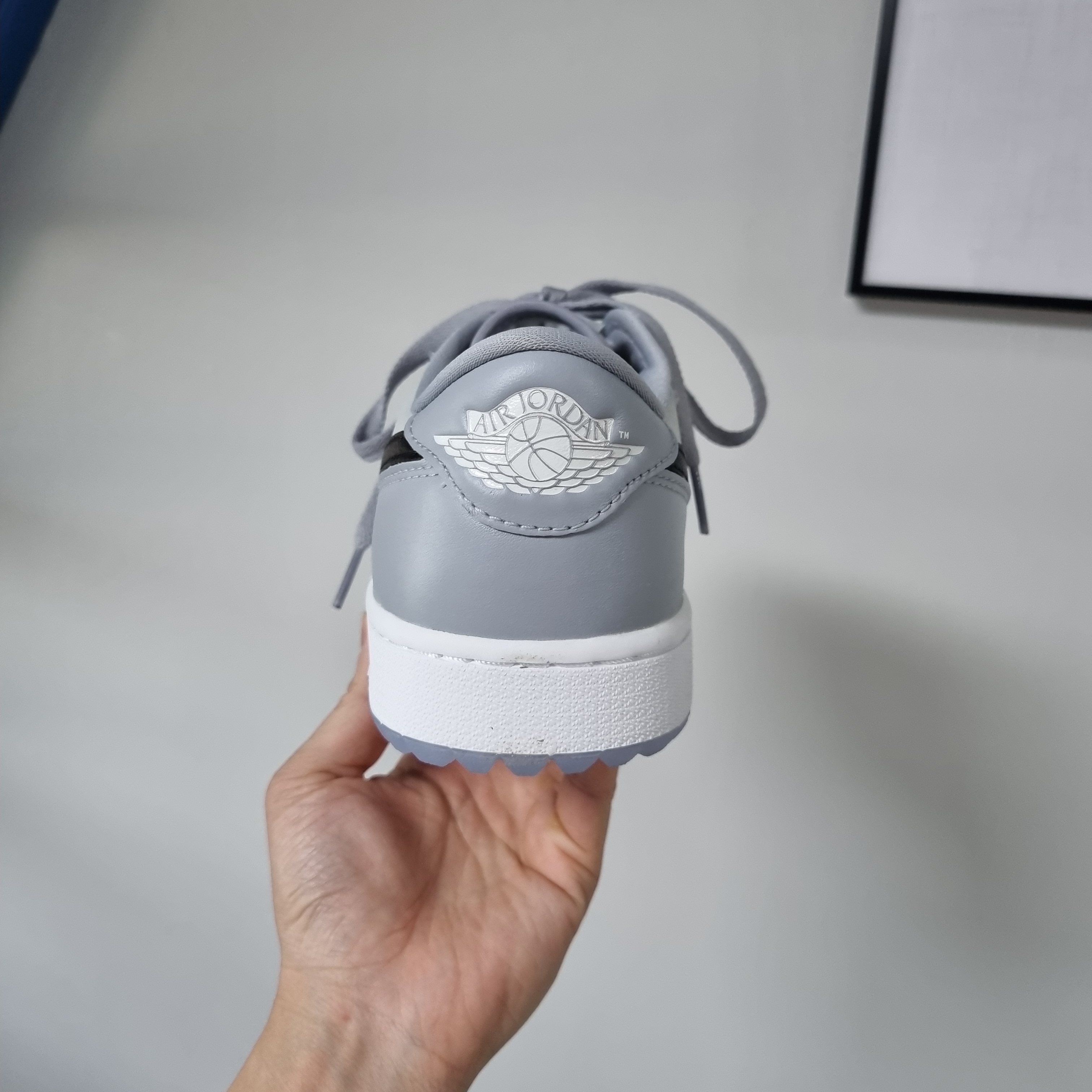 Jordan 1 Low Golf Wolf Grey 착용 스타일 - 2