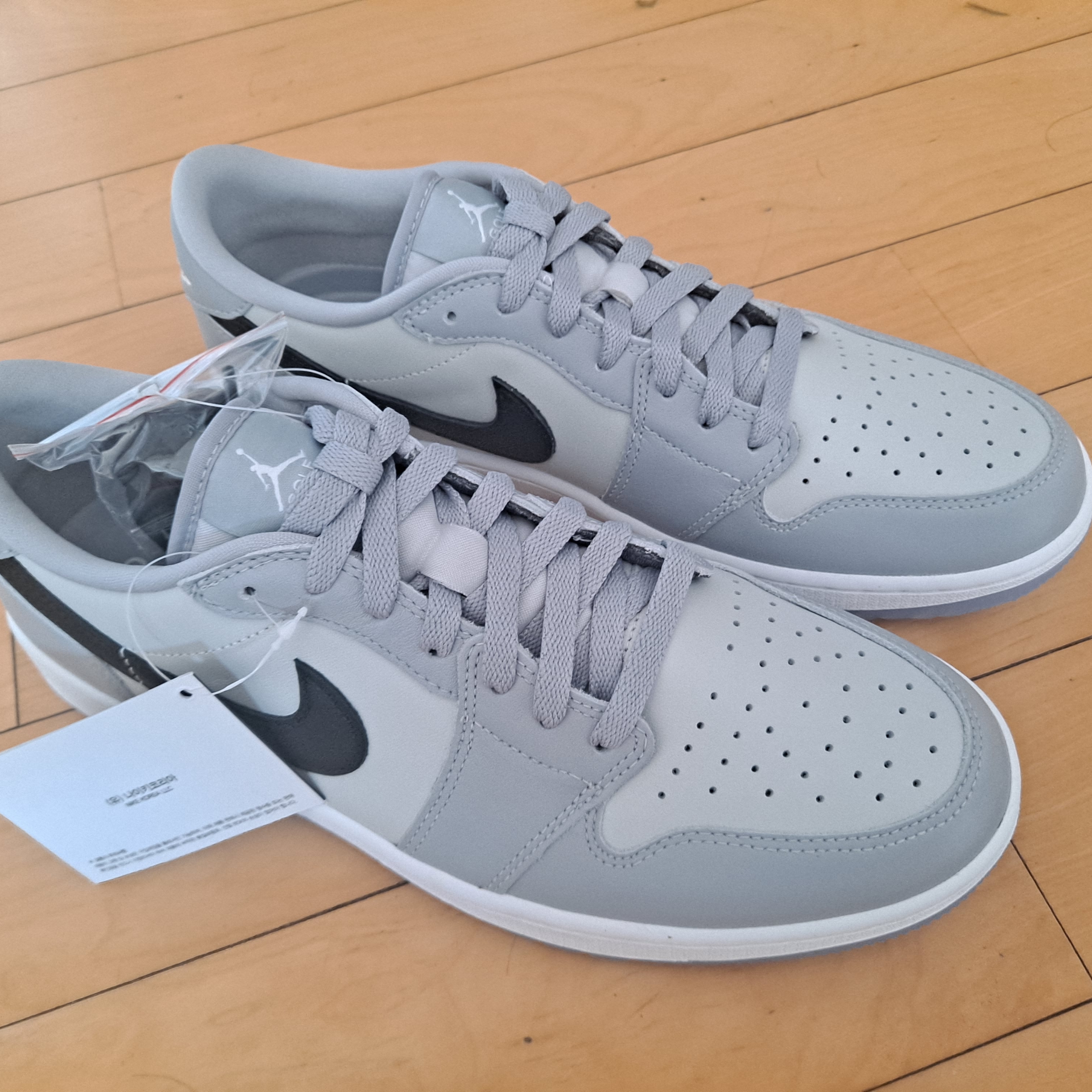 Jordan 1 Low Golf Wolf Grey 착용 스타일 - 1