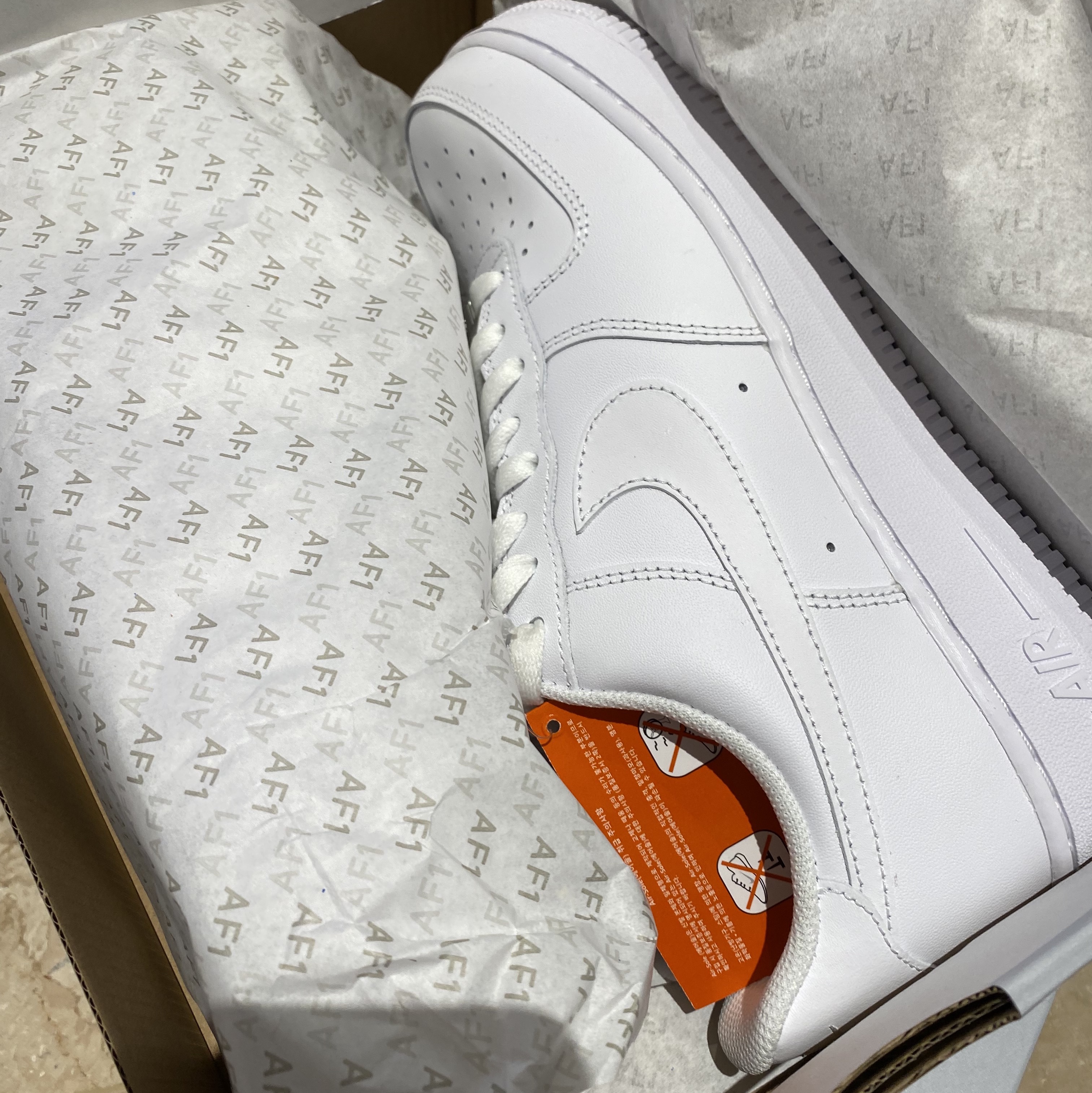 Nike Air Force 1 '07 Low White 착용 스타일 - 1