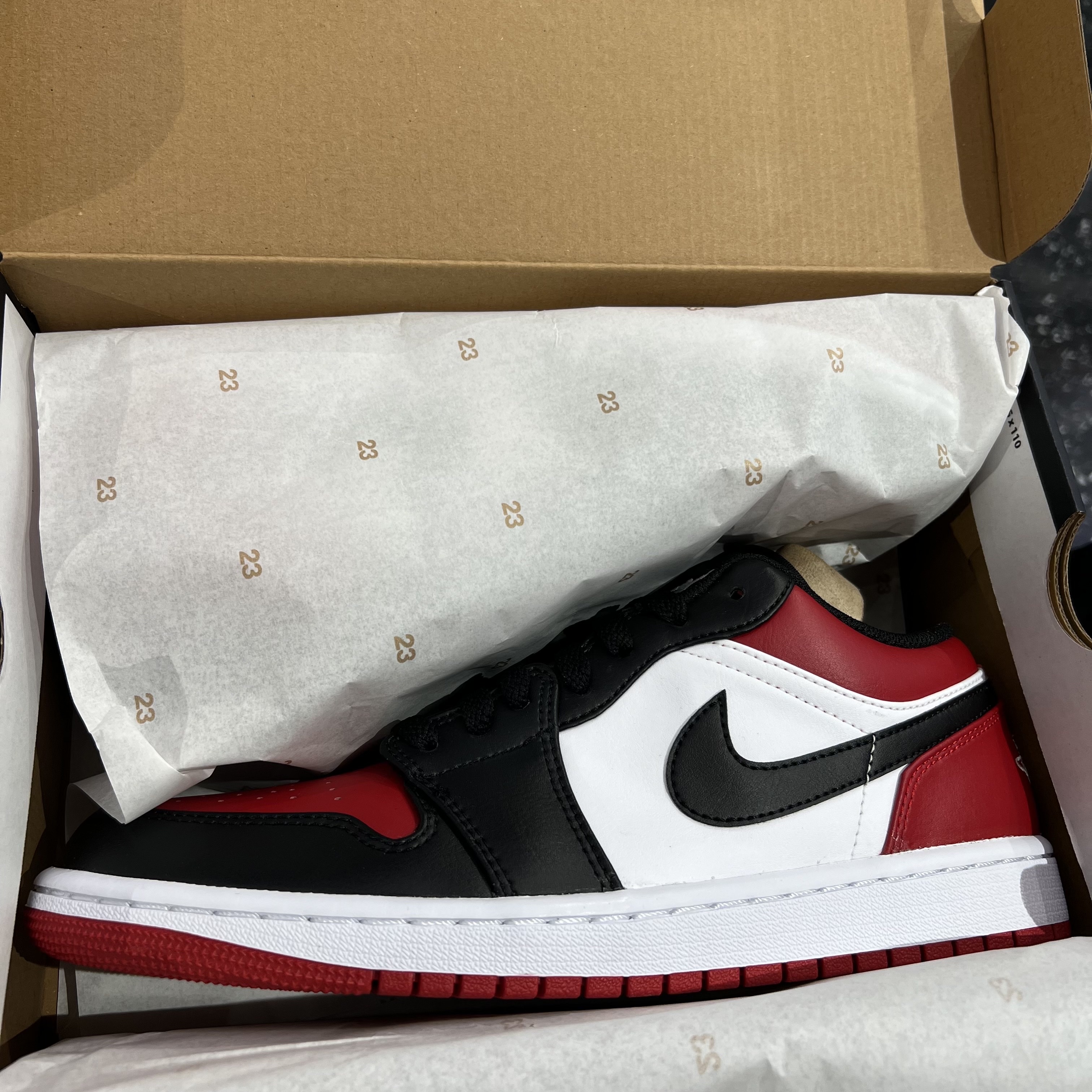 Jordan 1 Low Bred Toe, Nike x Peaceminusone Kwondo1 White 착용 스타일 - 3