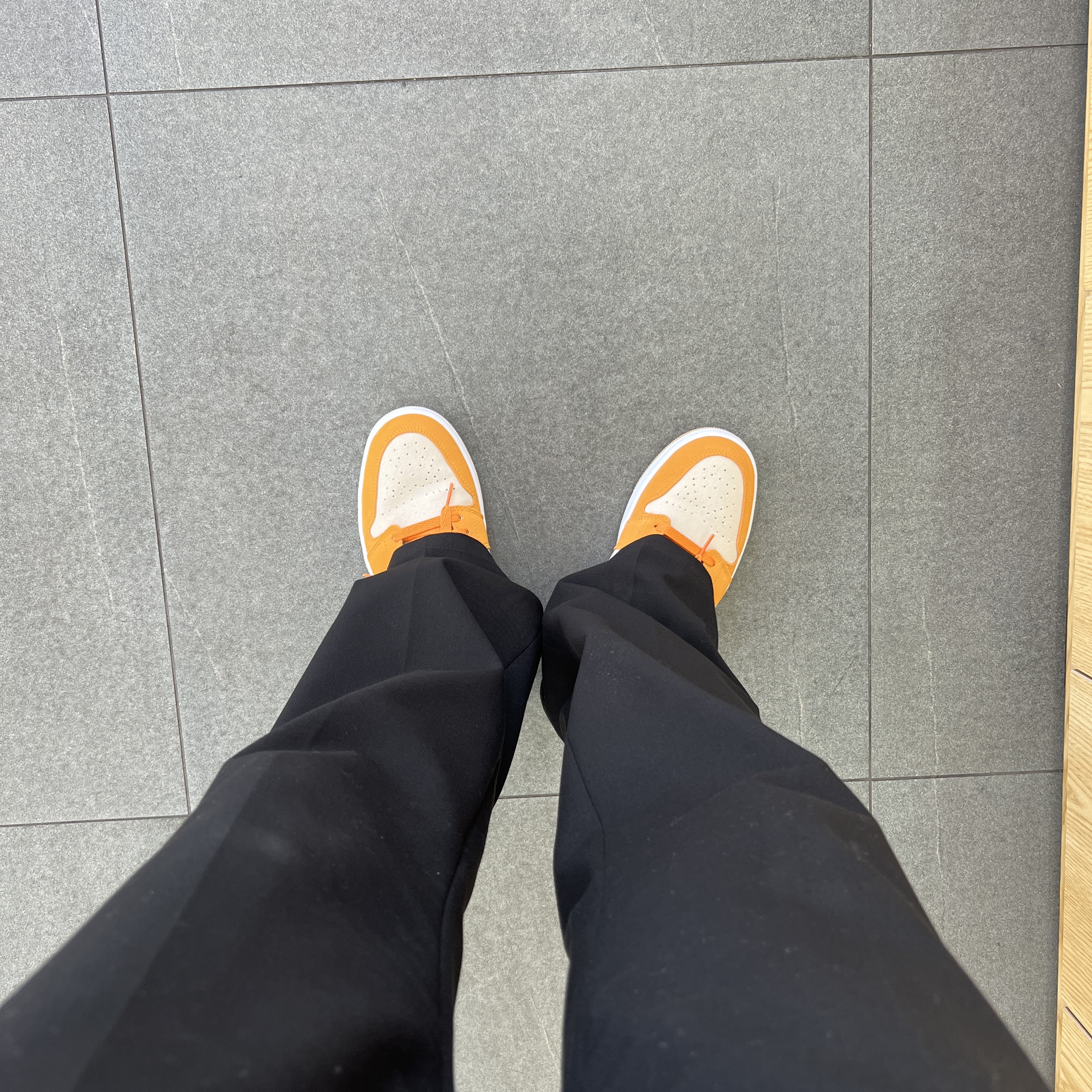 Jordan 1 Low SE Light Curry, Jordan 1 Low Bred Toe 착용 스타일 - 4