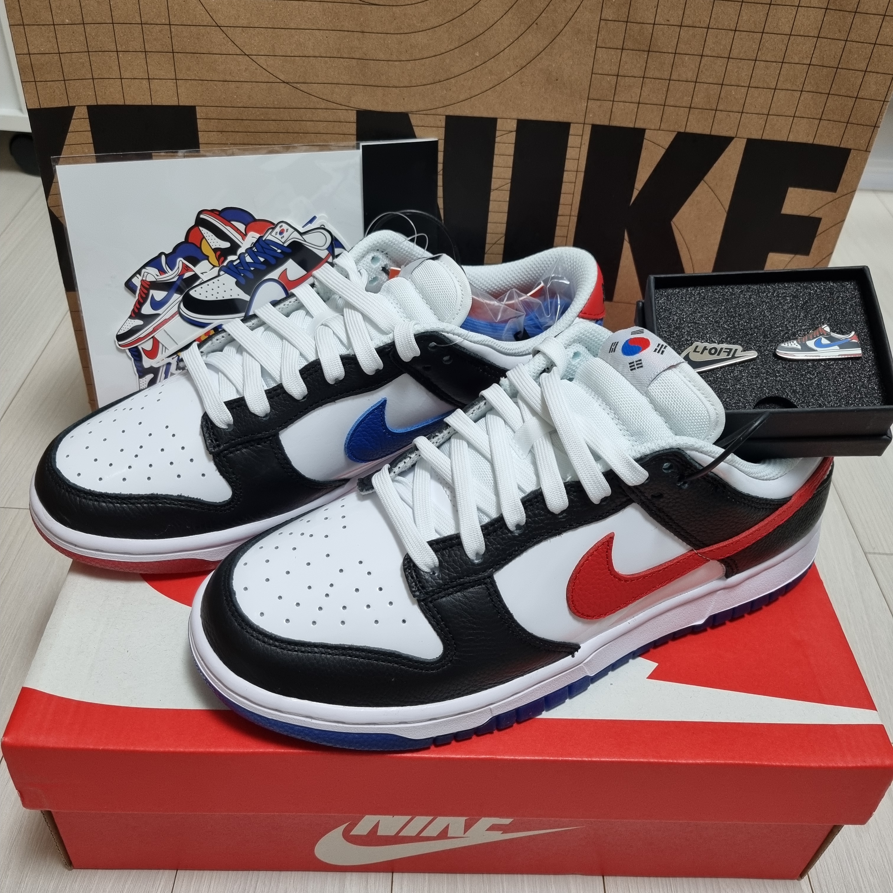 Nike Dunk Low SE Seoul (With Special Gift) 착용 스타일