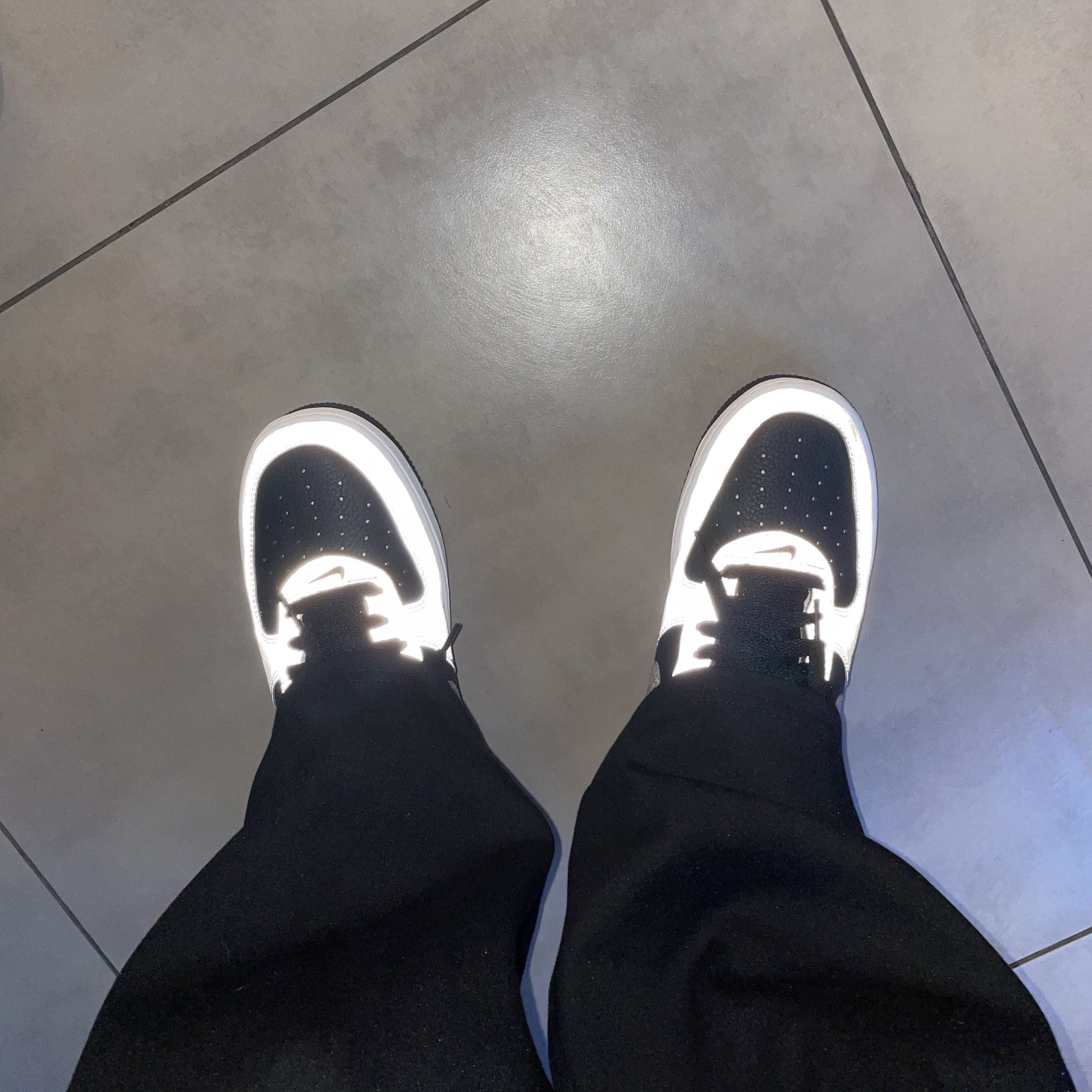 Nike Air Force 1 B Silver Snake 착용 스타일