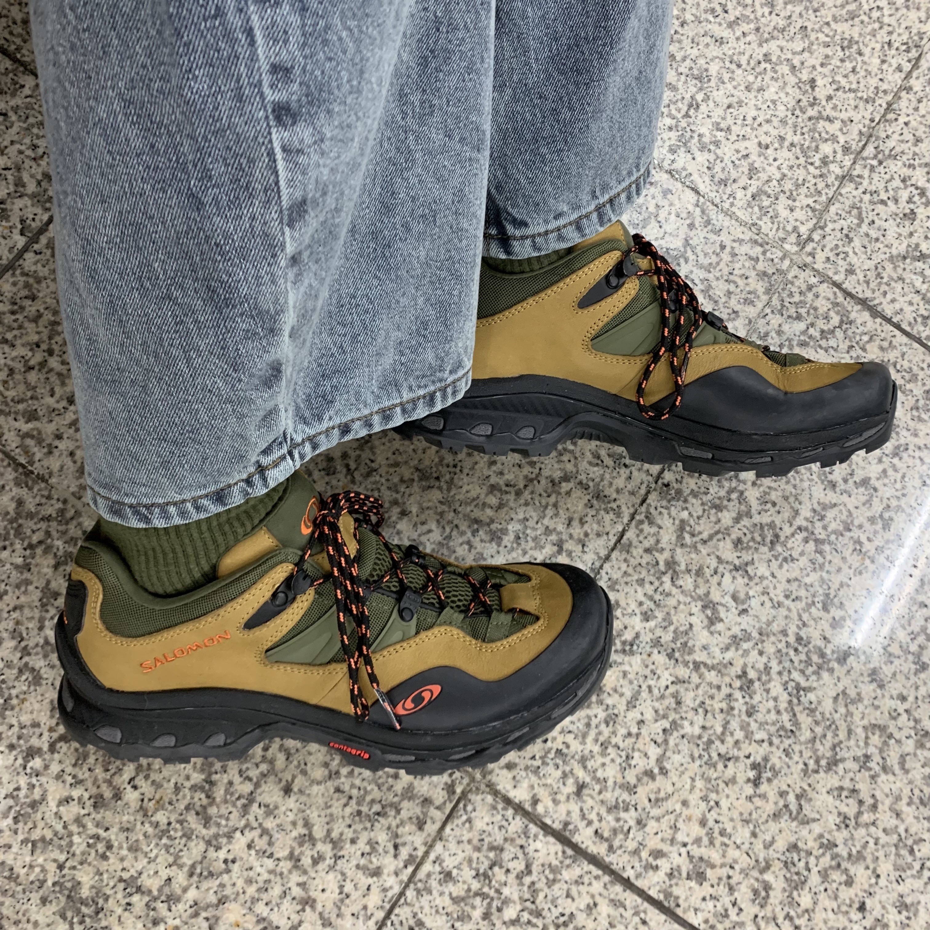 Salomon x The Broken Arm XT-Quest 2 Cumin Olive Night 착용 스타일 - 2