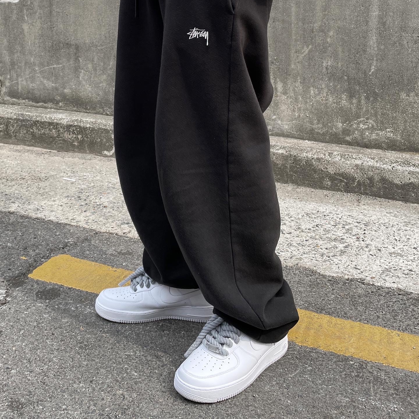 Nike Air Force 1 '07 Low White 착용 스타일 - 2