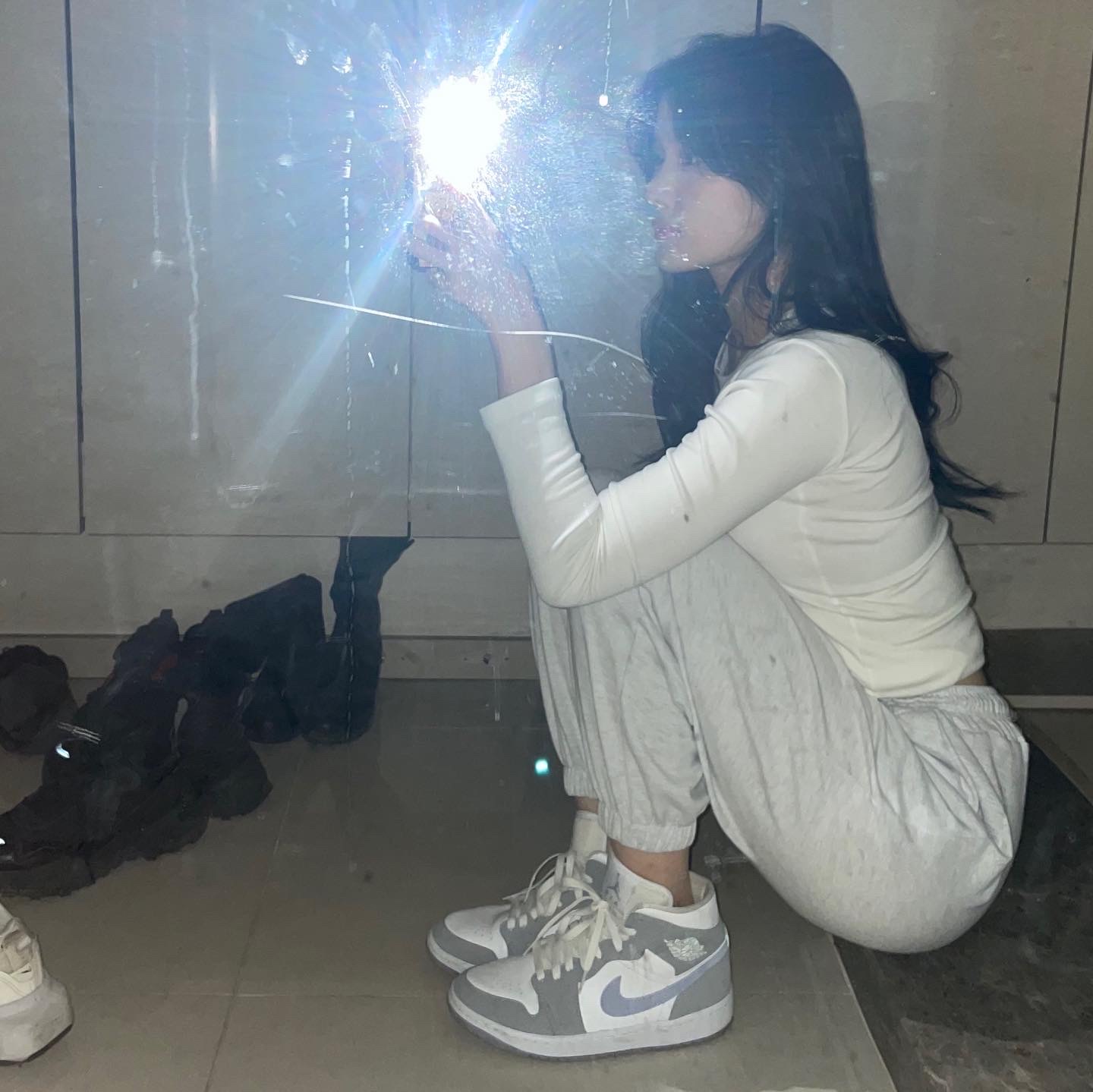 (W) Jordan 1 Mid Wolf Grey 착용 스타일 - 2