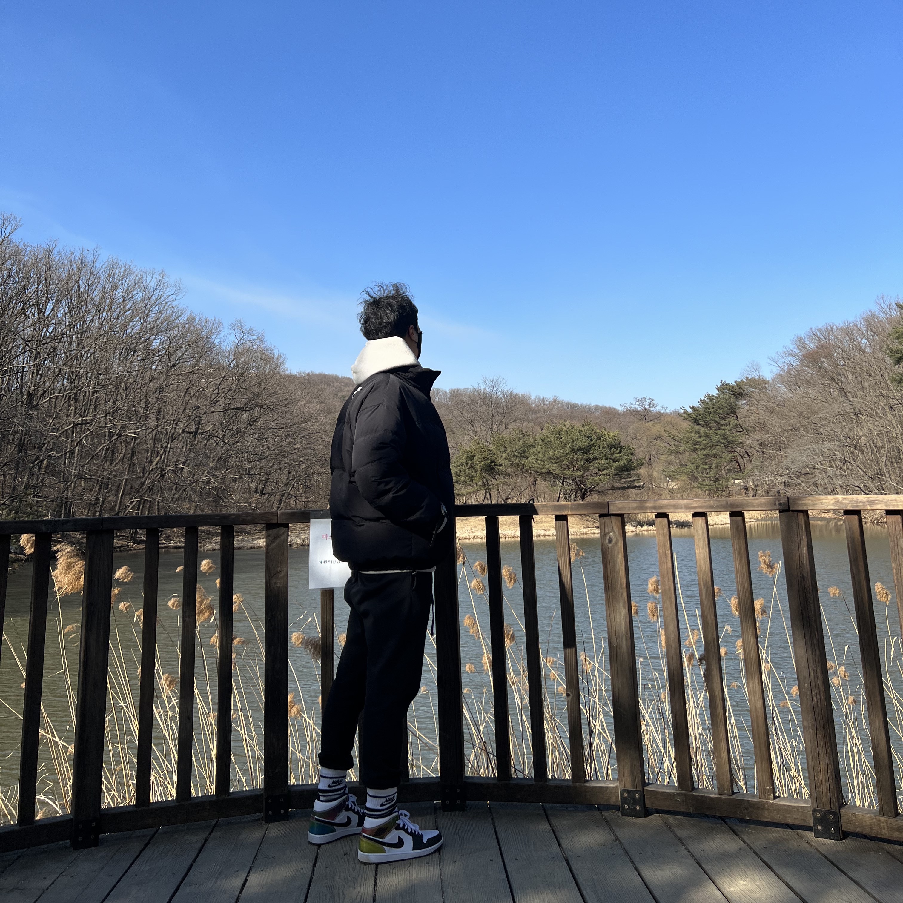 Jordan 1 Mid SE Heat Reactive, Essentials The Core Collection Sweatpants Black 착용 스타일
