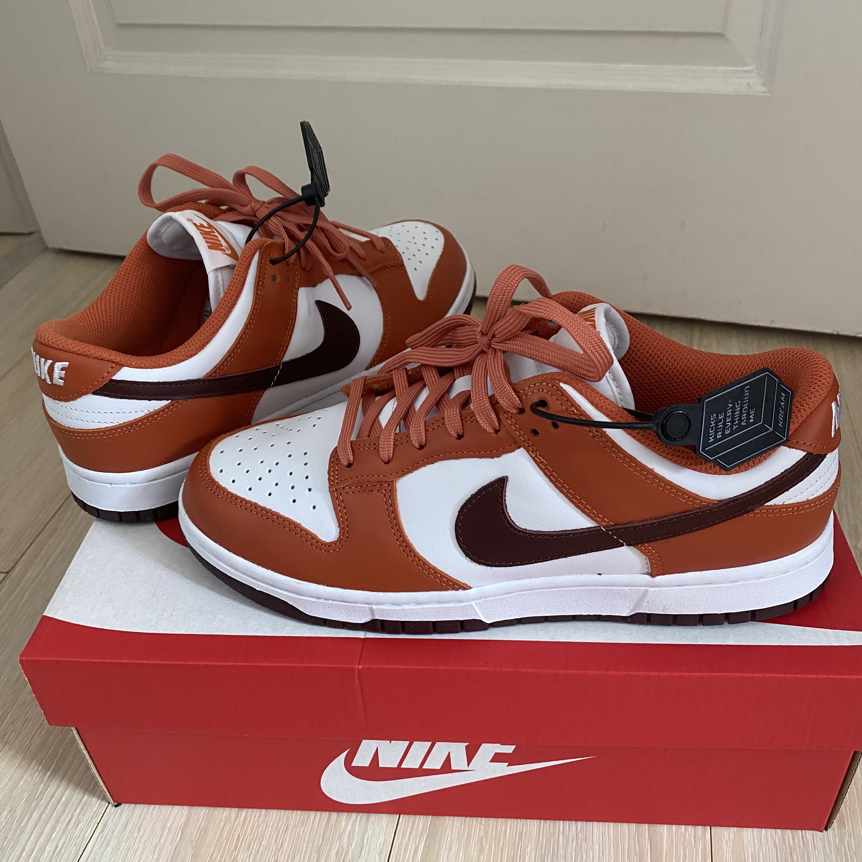 (W) Nike Dunk Low Bronze Eclipse 착용 스타일 - 1