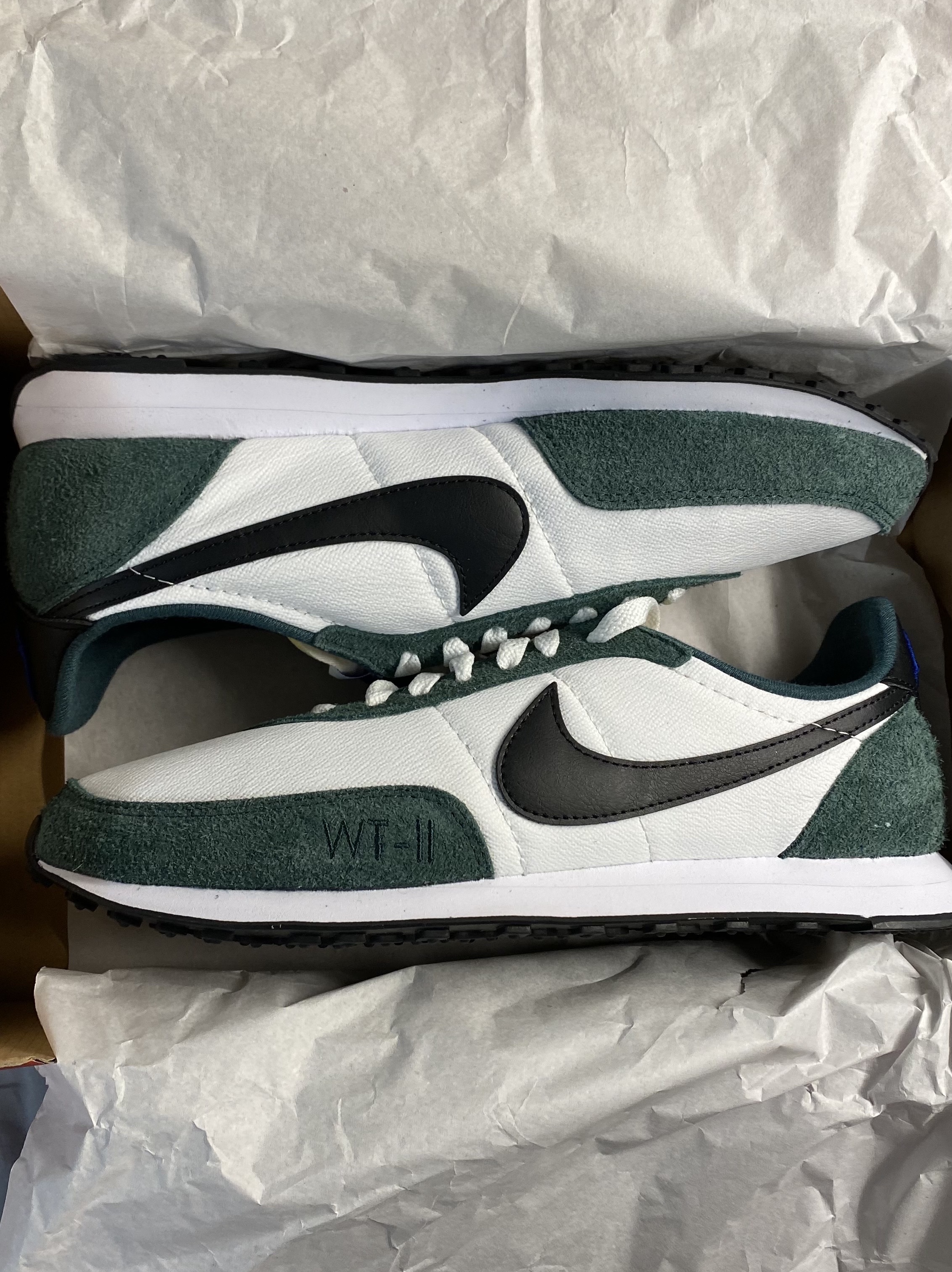 Nike Waffle Trainer 2 White Pro Green 착용 스타일