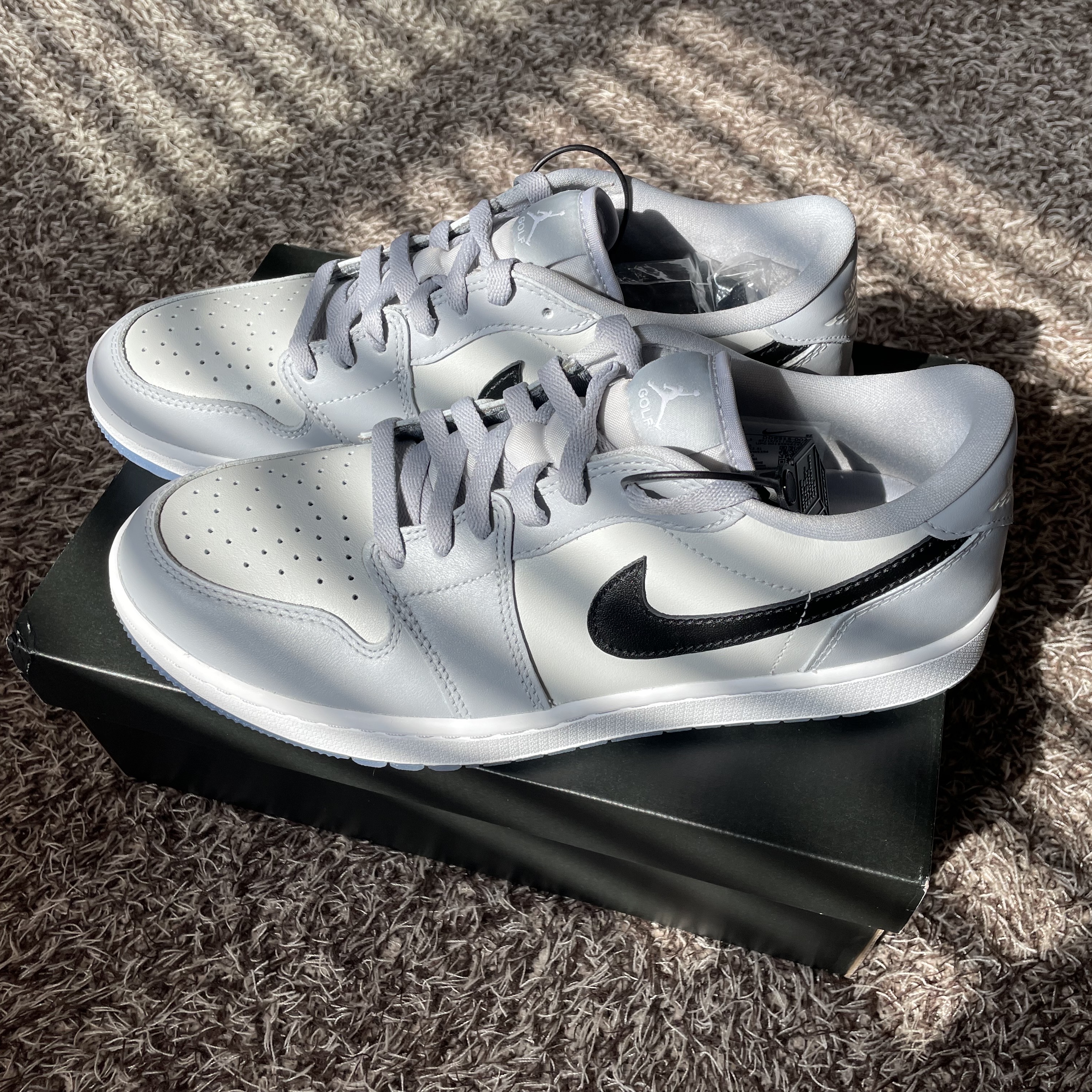 Jordan 1 Low Golf Wolf Grey 착용 스타일 - 1