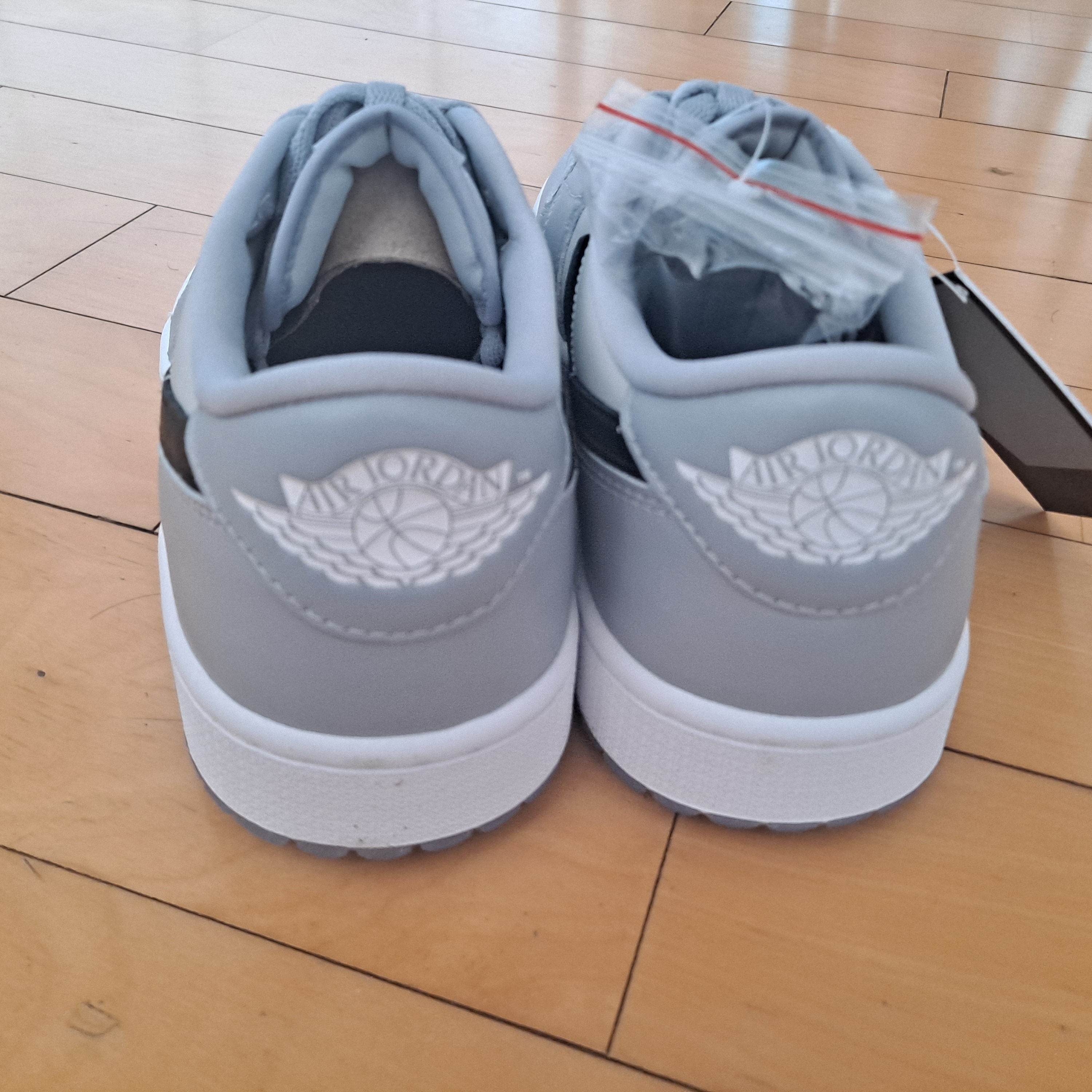 Jordan 1 Low Golf Wolf Grey 착용 스타일 - 2