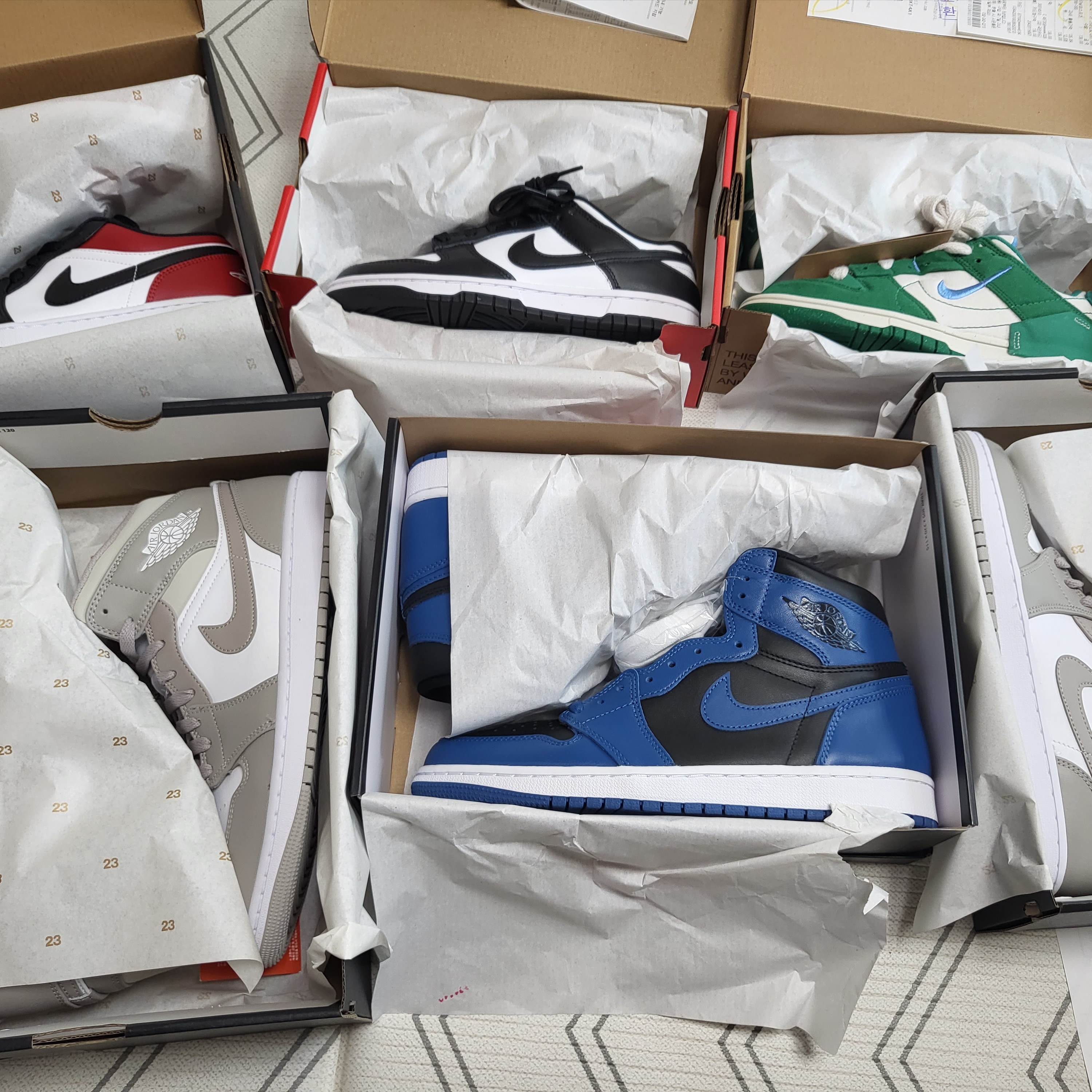 Jordan 1 Low Bred Toe, (W) Nike Dunk Low Black 착용 스타일