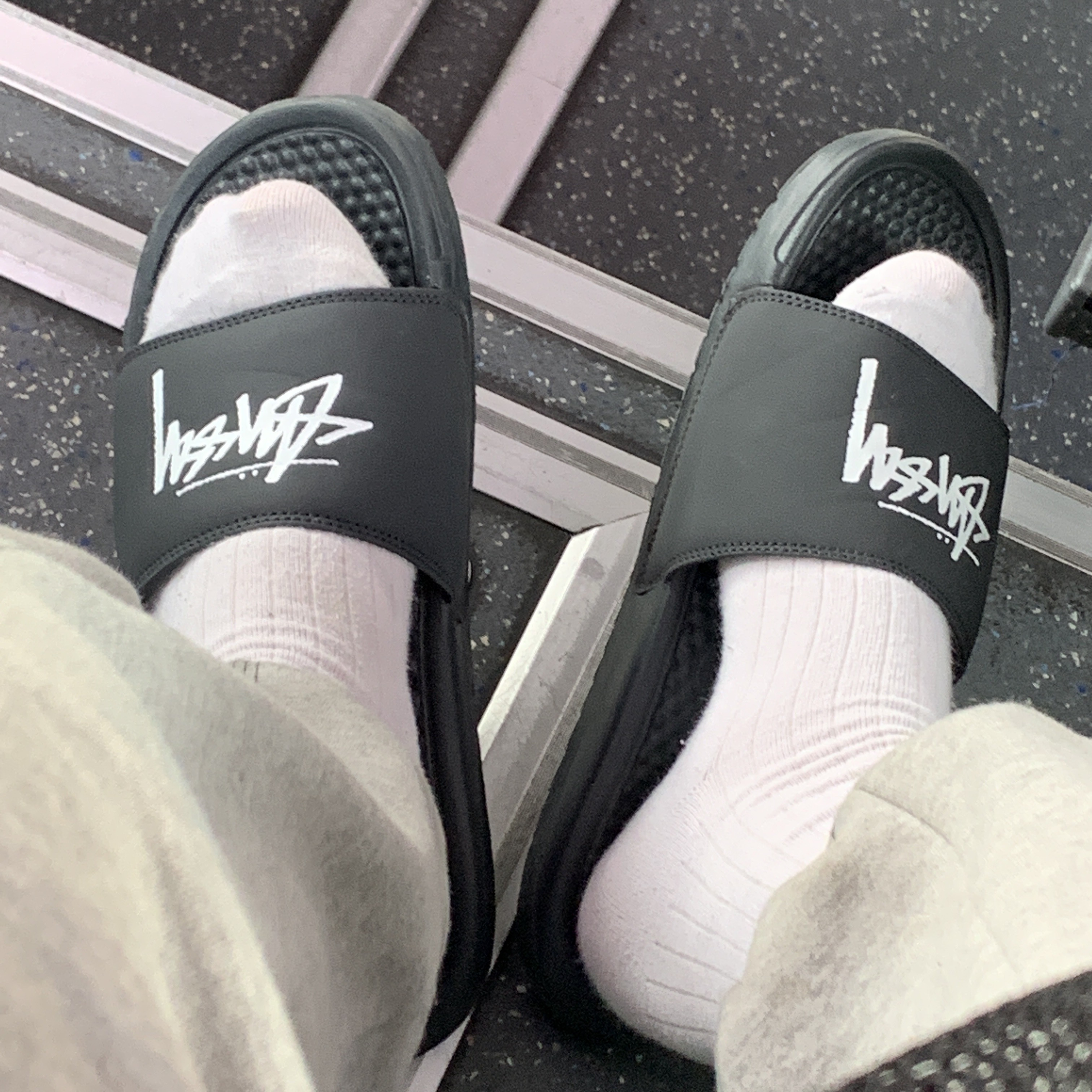 Nike x Stussy Benassi Slide Off Noir 착용 스타일
