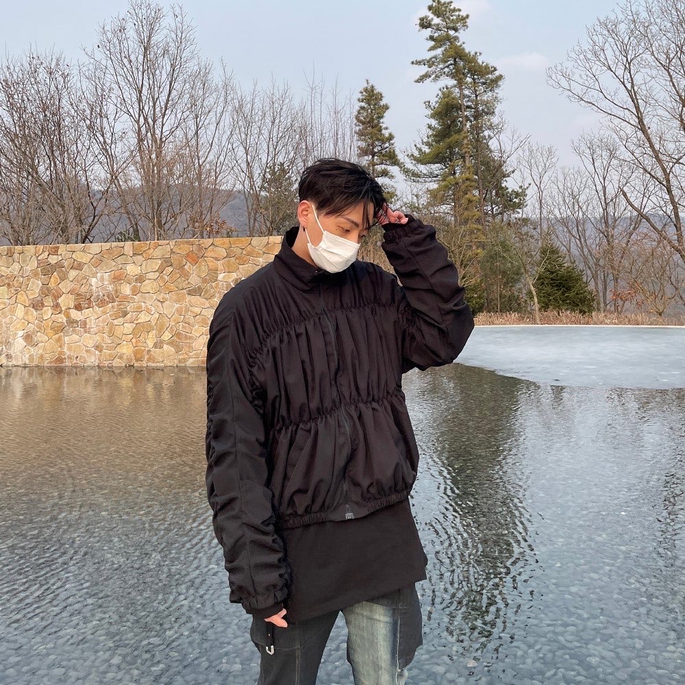 Adidas Yeezy Boost 380 Onyx - Non-Reflective 착용 스타일 - 2