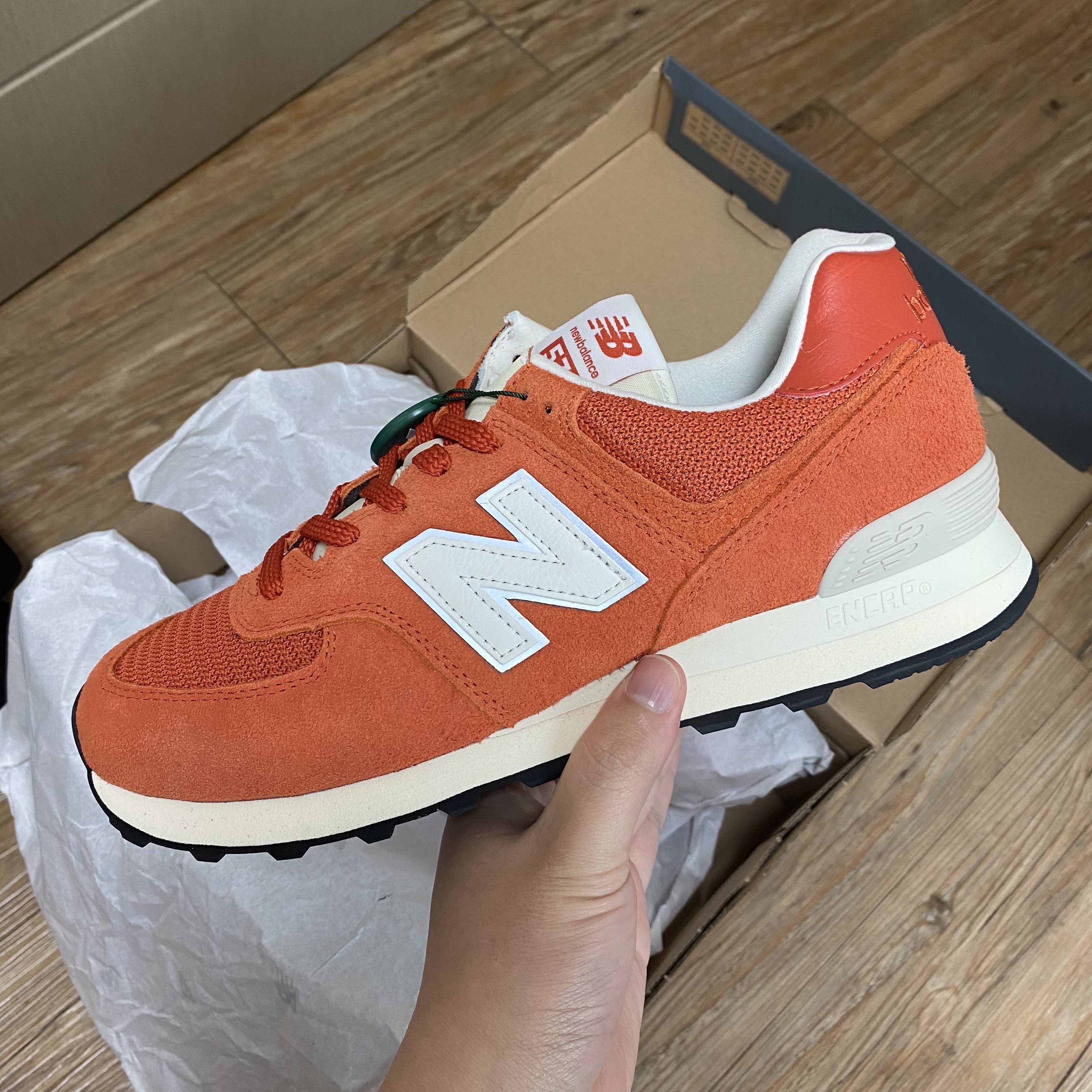 New Balance x Size? 574 College Pack Orange 착용 스타일