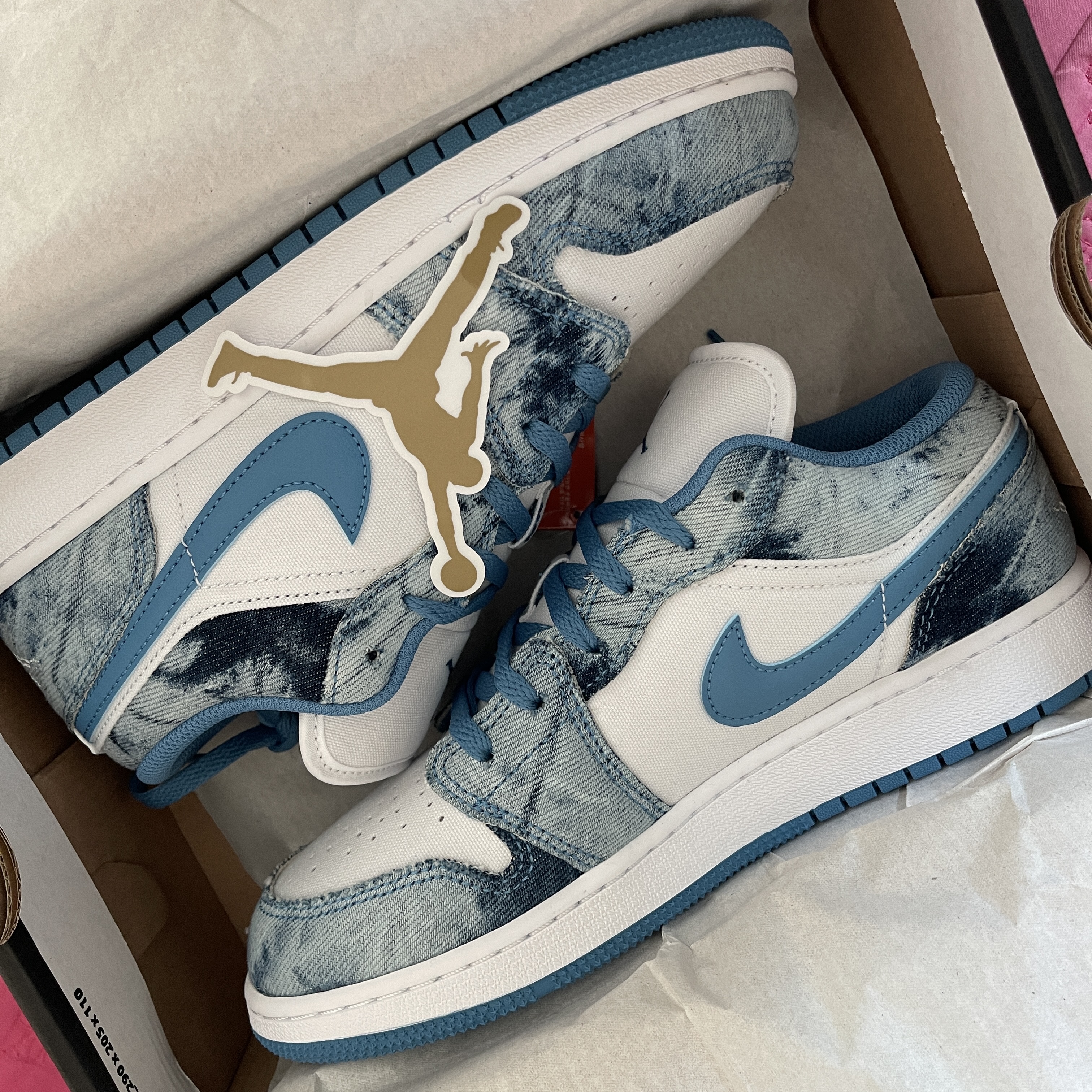 (GS) Jordan 1 Low Washed Denim 착용 스타일 - 1