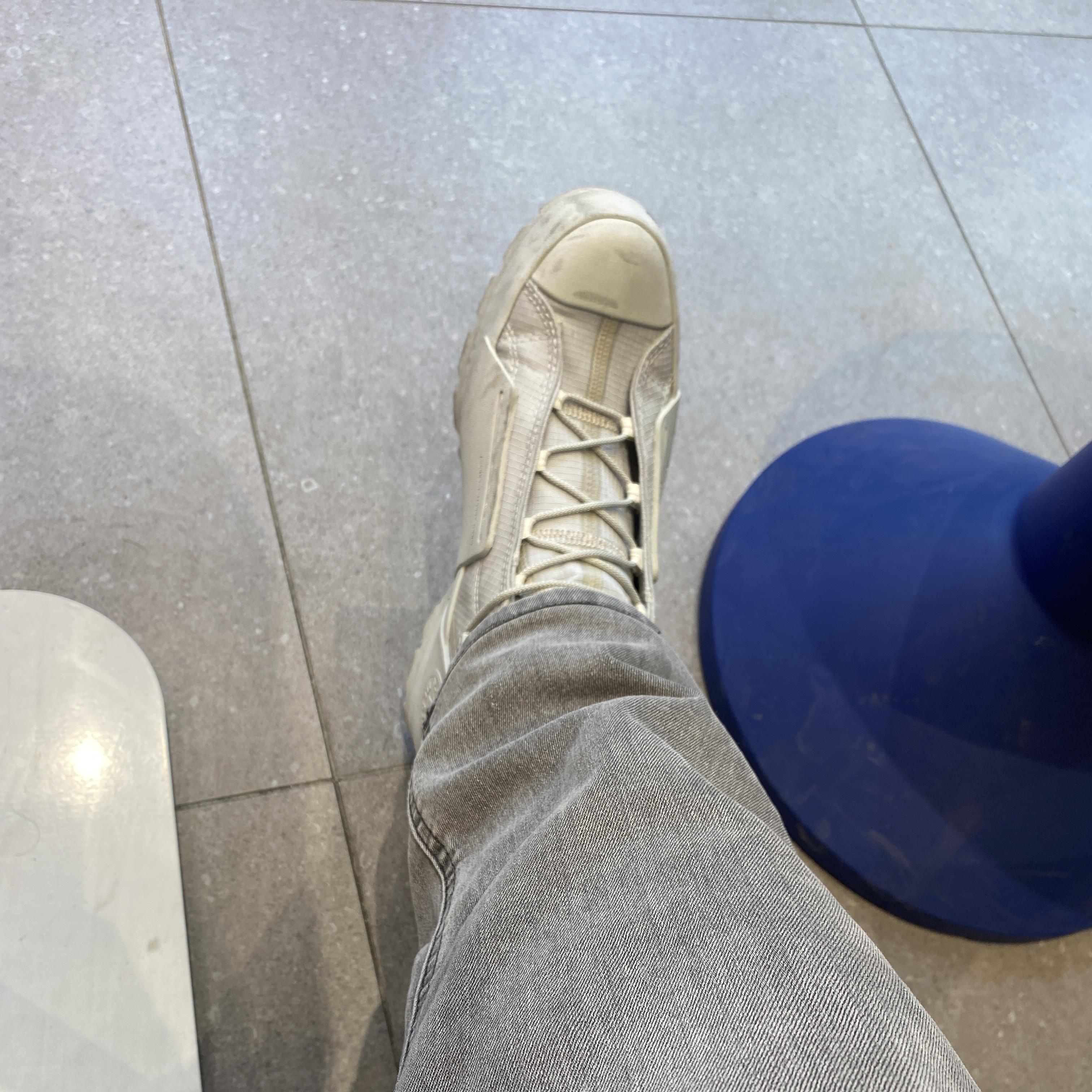 Converse x A-Cold-Wall Chuck Taylor All Star Lugged High Grey Violet 착용 스타일 - 3