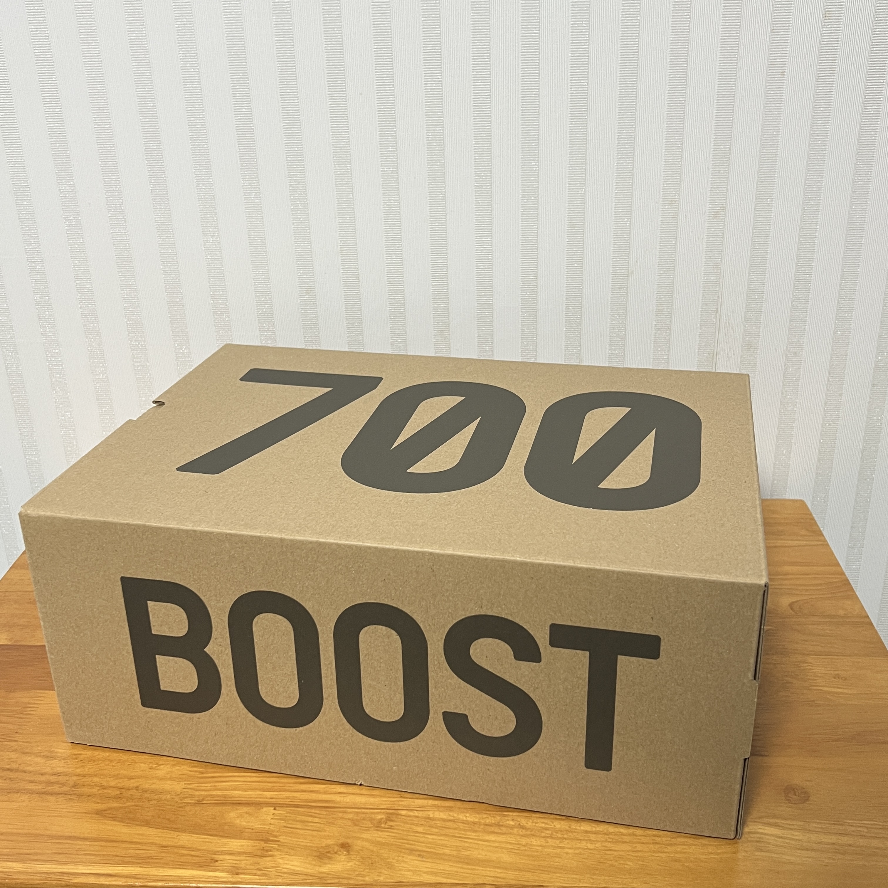 Adidas Yeezy Boost 700 V2 Static 2022 착용 스타일 - 5