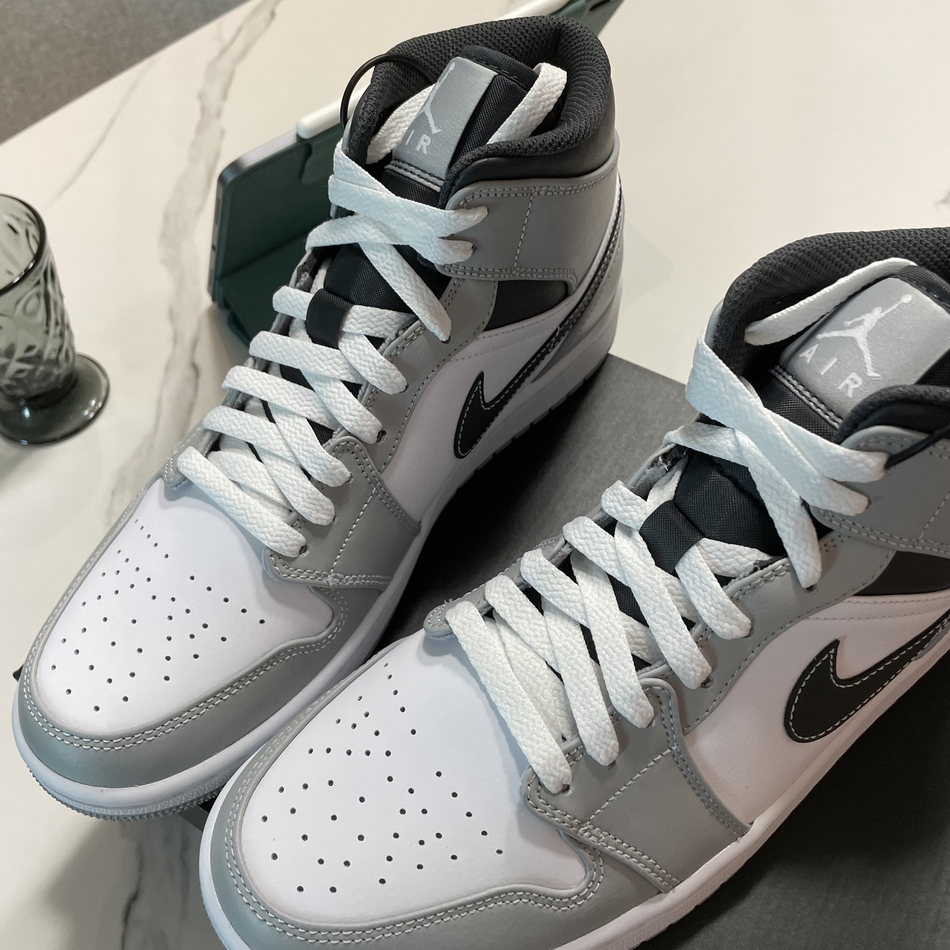 Jordan 1 Mid Light Smoke Grey Anthracite 착용 스타일