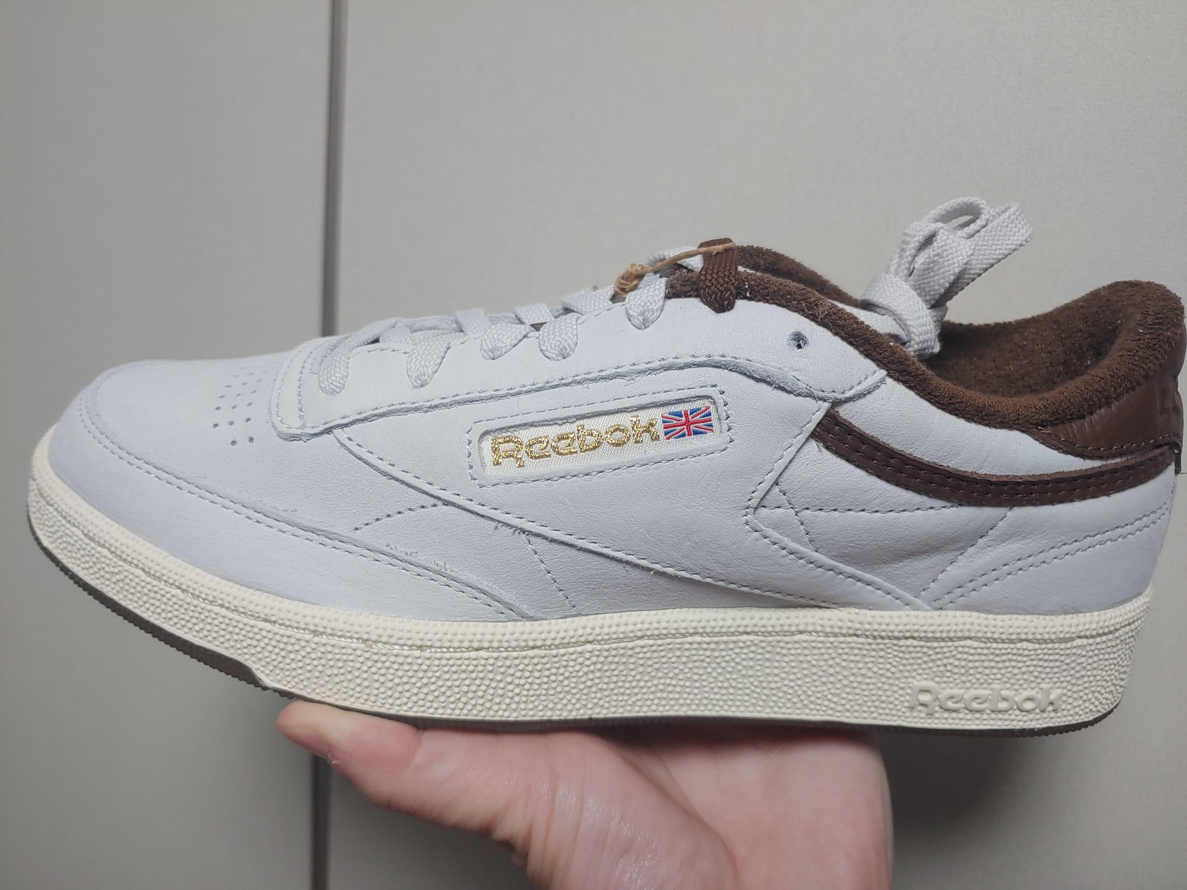 Reebok x Bodega Club C Pure Grey Brush Brown 착용 스타일 - 1