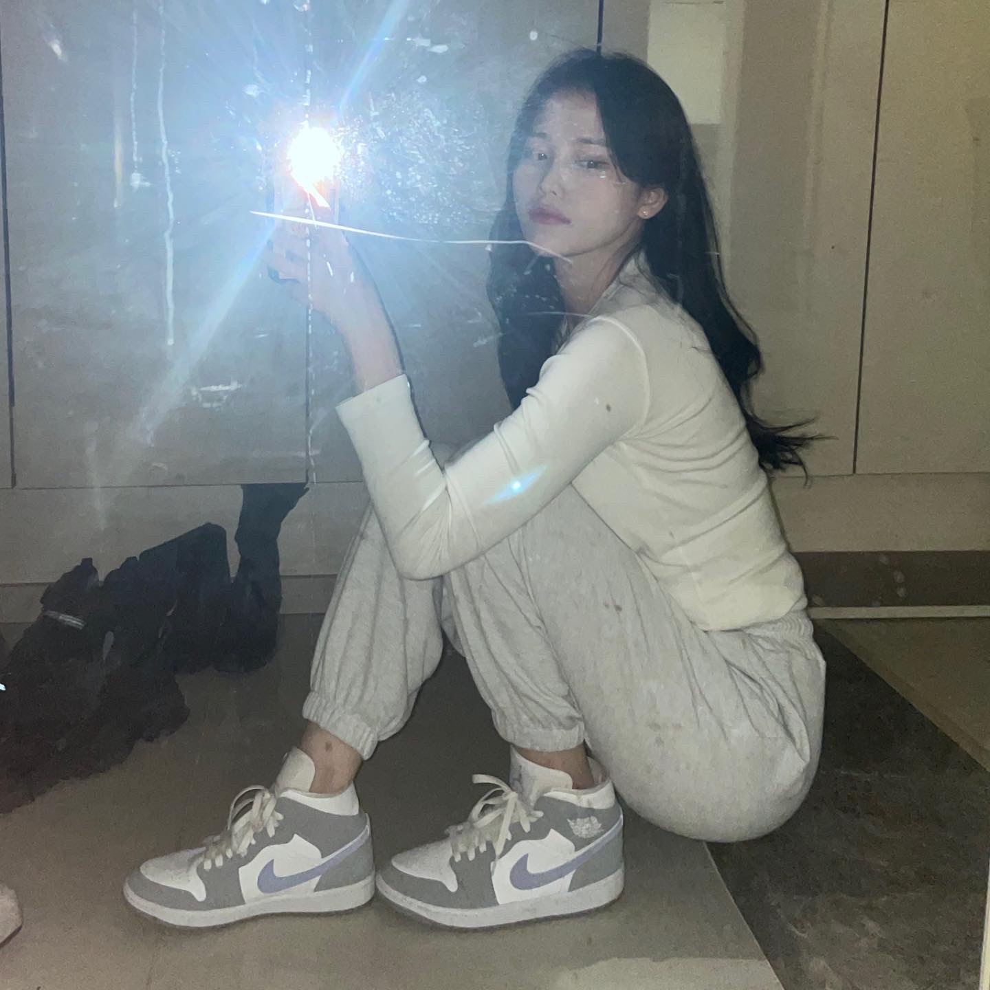 (W) Jordan 1 Mid Wolf Grey 착용 스타일 - 1