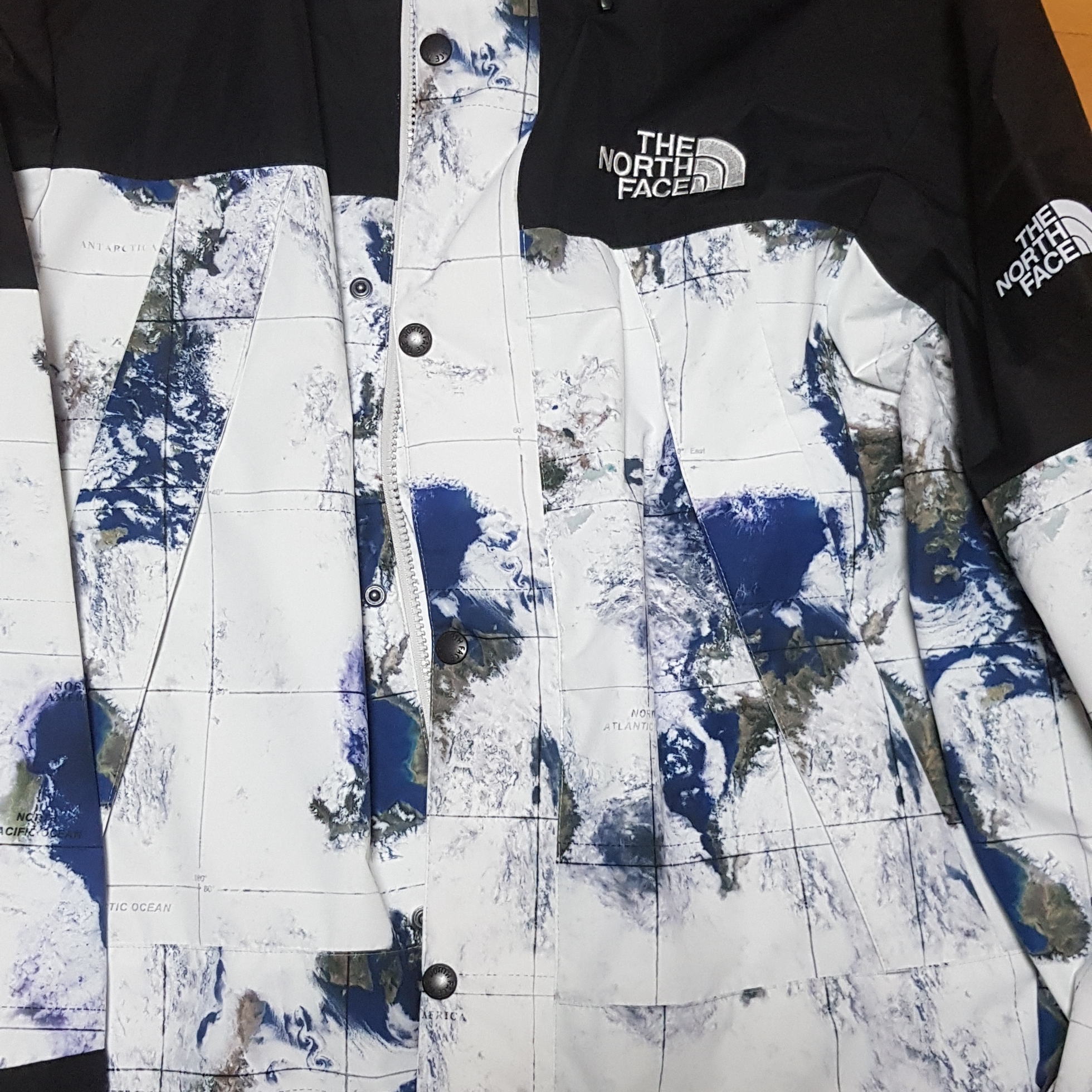 The North Face Novelty Vaiden Jacket White Sand 착용 스타일