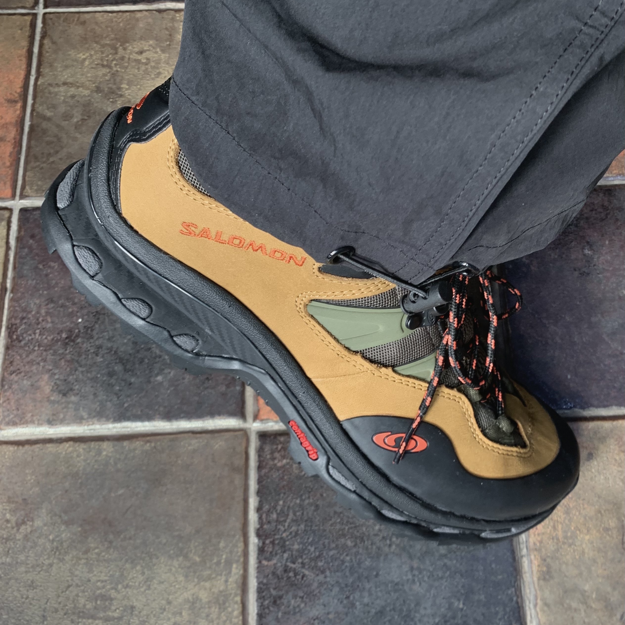 Salomon x The Broken Arm XT-Quest 2 Cumin Olive Night 착용 스타일 - 1