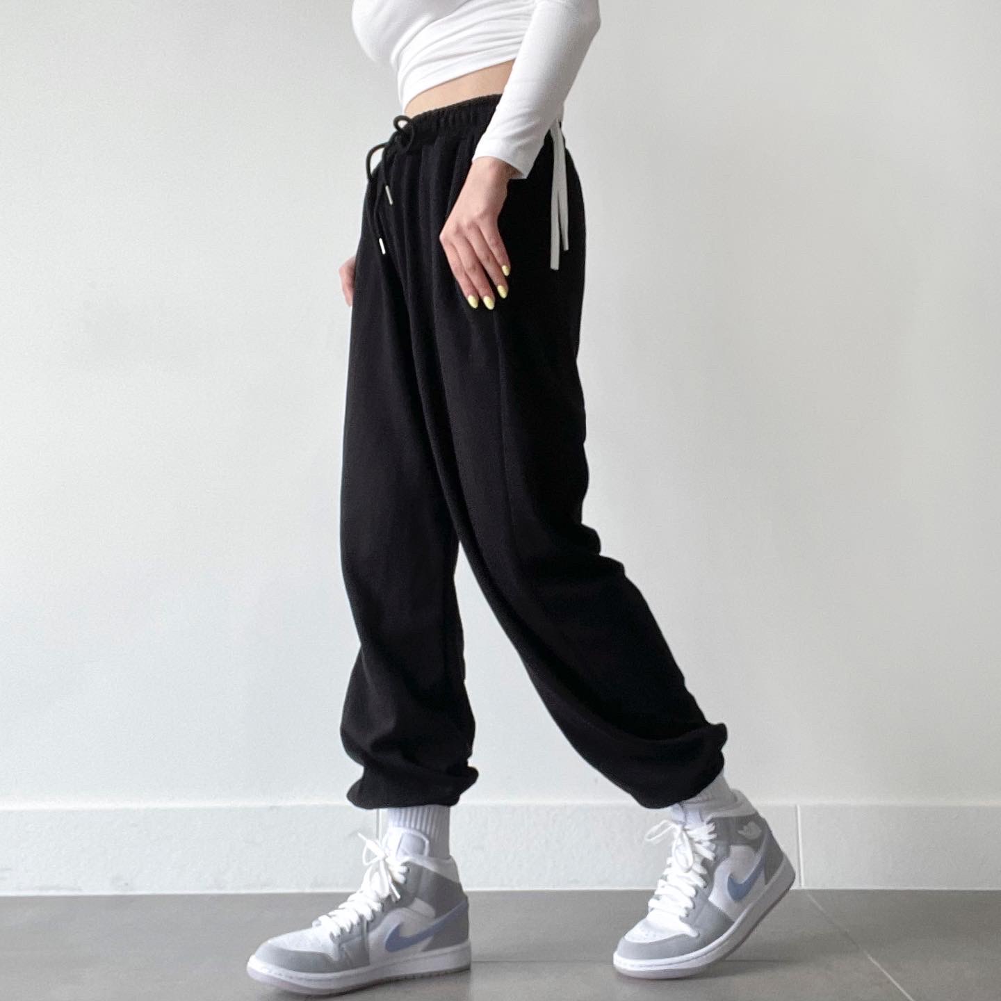 (W) Jordan 1 Mid Wolf Grey 착용 스타일 - 2