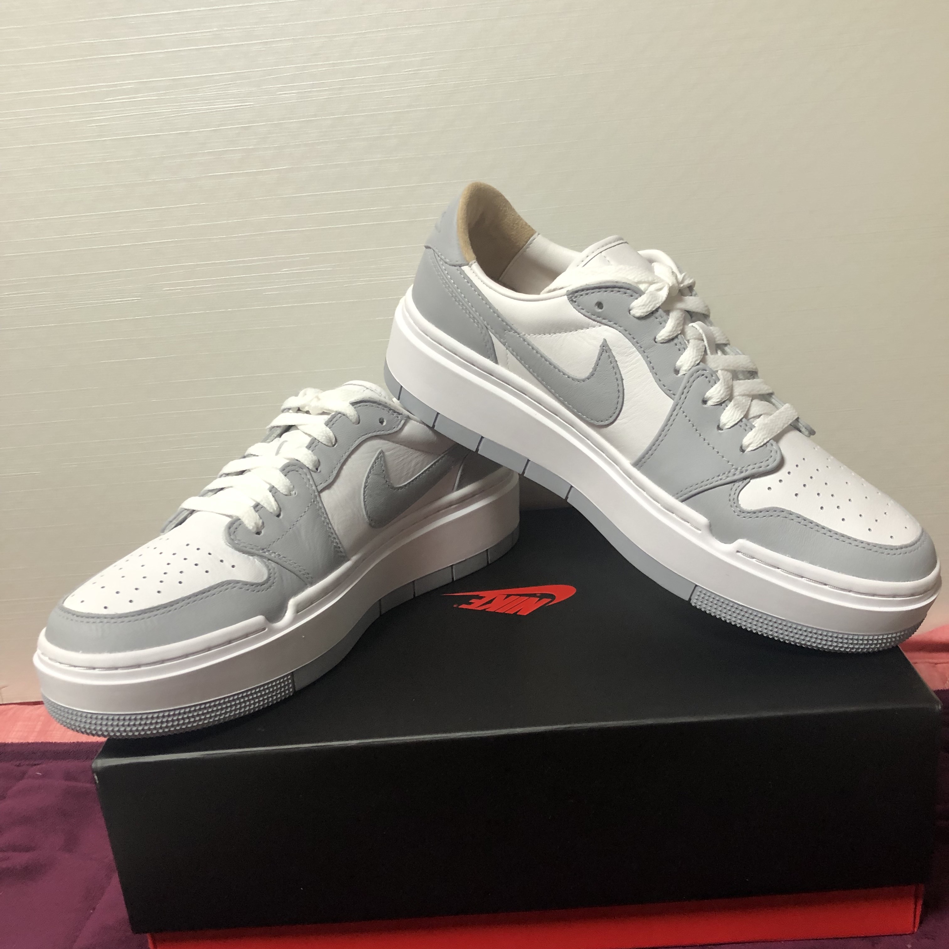 (W) Jordan 1 Elevate Low White and Wolf Grey 착용 스타일 - 2