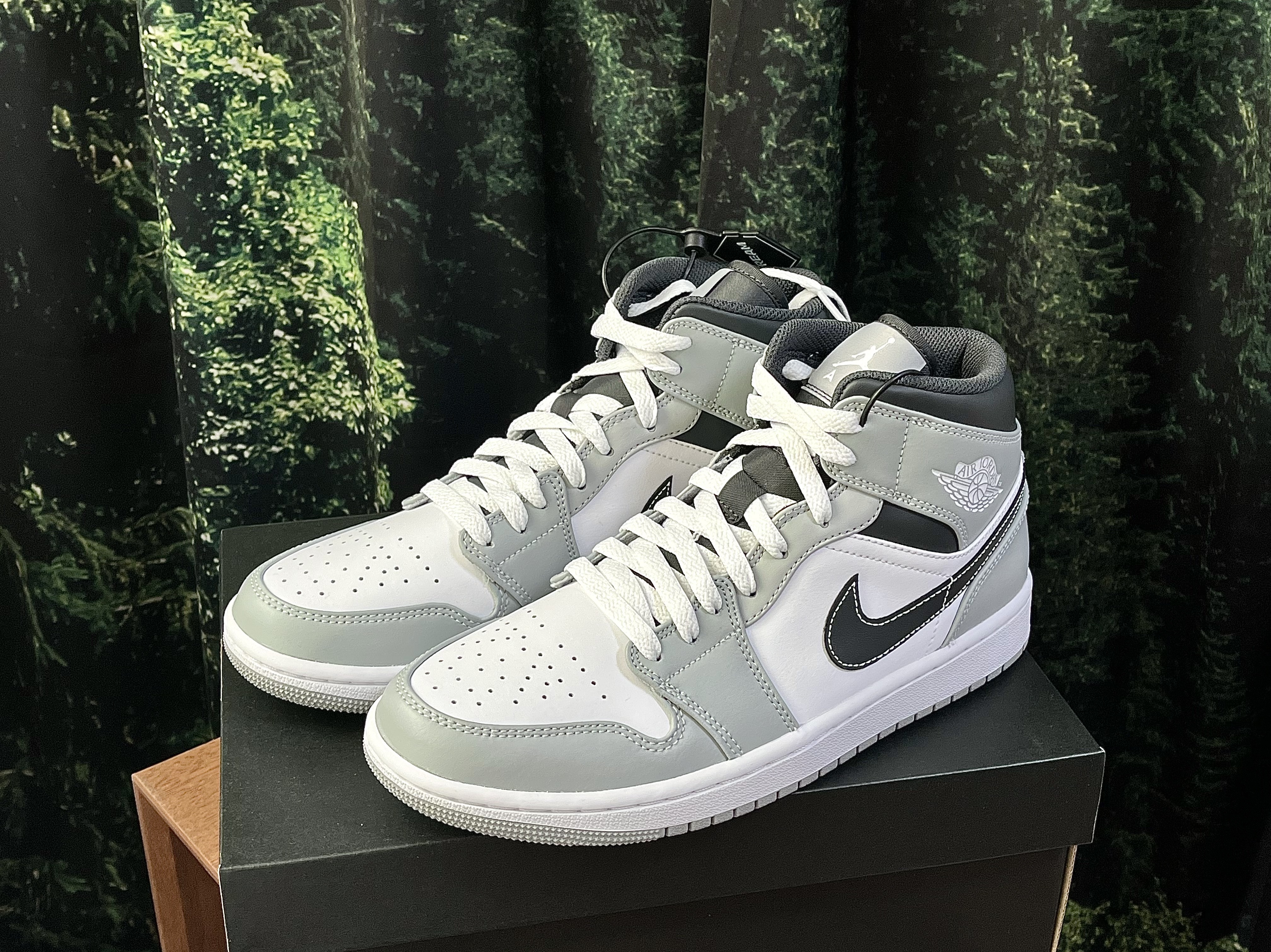 Jordan 1 Mid Light Smoke Grey Anthracite 착용 스타일 - 1